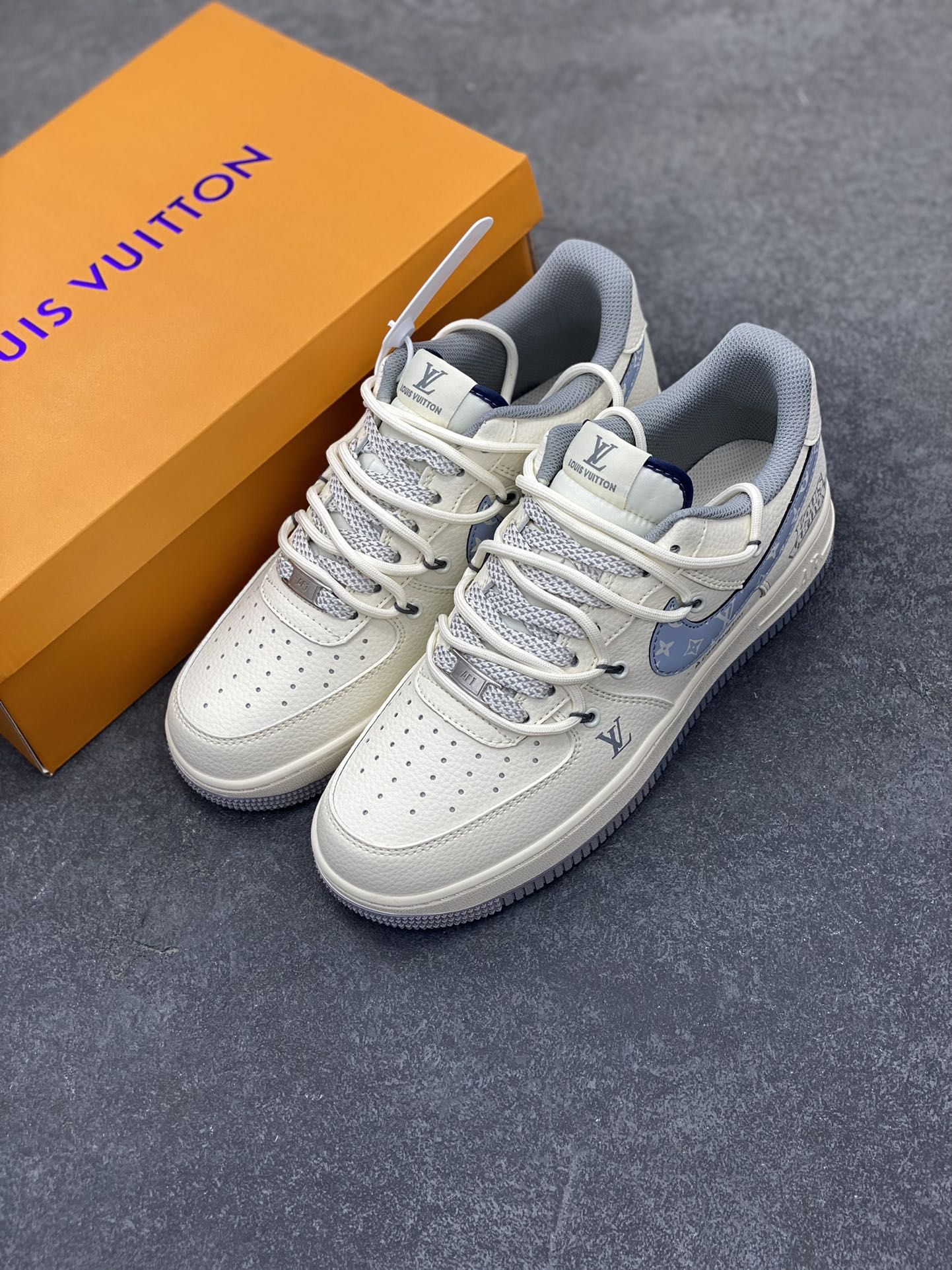 图片[8]-NIke Air Force 1 \’07 Low “LV联名——灰花纹抽绳”空军一号 低帮 运动鞋 休闲鞋 折边针车 工艺难度大 原楦头原纸板 原装鞋盒 定制五金配件 内置全掌气垫 原厂鞋底 货号：DM6868-065 尺码：36 36.5 37.5 38 38.5 39 40 40.5 41 42 42.5 43 44 44.5 45-选品中心