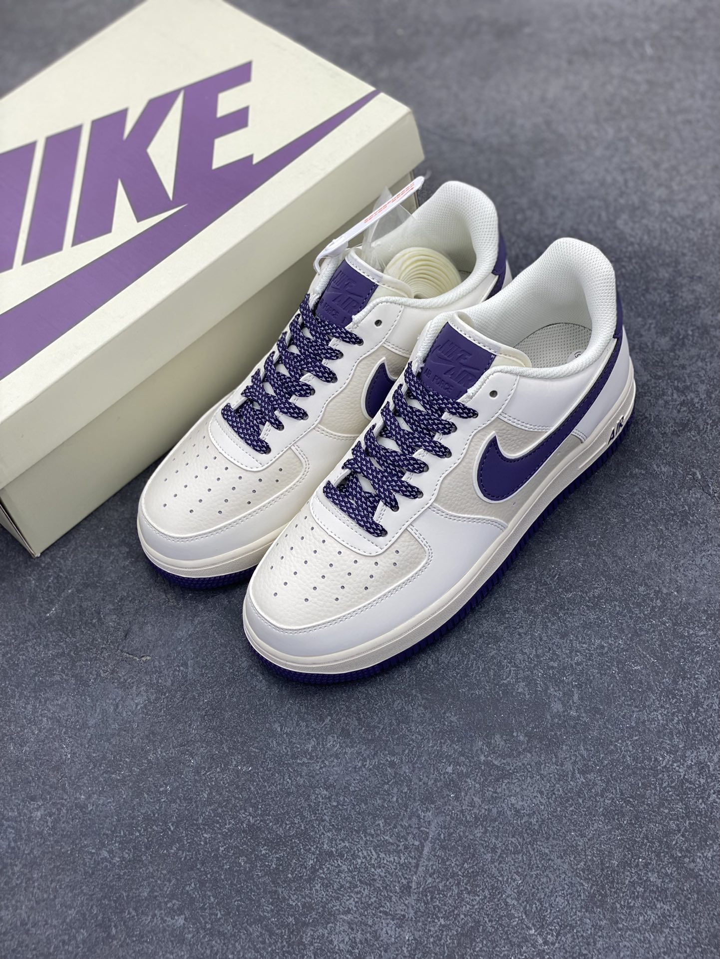 图片[8]-Nike Air Force 1 Low \’07 米紫勾 满天星低帮空军一号休闲板鞋 客供高亮3m反光 定制头成皮料 定制鞋盒 原楦原纸板 纯正版型 内置全掌气垫 货号：GL6835-015 尺码：36 36.5 37.5 38 38.5 39 40 40.5 41 42 42.5 43 44 44.5 45-选品中心