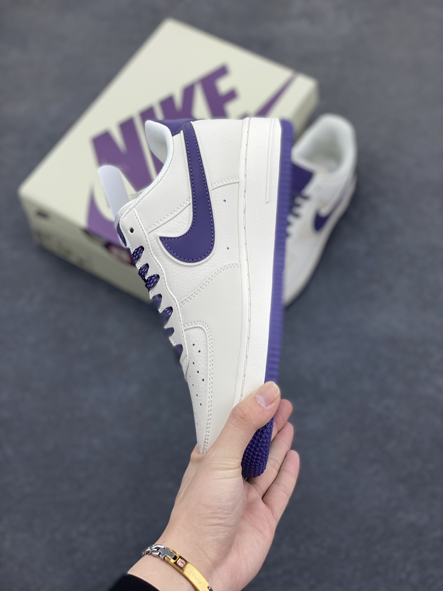 图片[3]-Nike Air Force 1 Low \’07 米紫勾 满天星低帮空军一号休闲板鞋 客供高亮3m反光 定制头成皮料 定制鞋盒 原楦原纸板 纯正版型 内置全掌气垫 货号：GL6835-015 尺码：36 36.5 37.5 38 38.5 39 40 40.5 41 42 42.5 43 44 44.5 45-选品中心