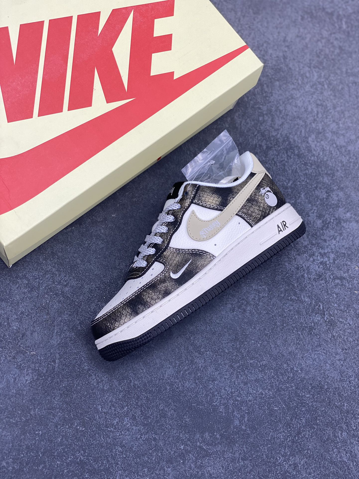 图片[7]-NIke Air Force 1 \’07 Low “斯图西联名——渐变蛇纹”空军一号 低帮 运动鞋 休闲鞋 折边针车 工艺难度大 原楦头原纸板 原装鞋盒 定制五金配件 内置全掌气垫 原厂鞋底 货号：XS1958-556 尺码：36 36.5 37.5 38 38.5 39 40 40.5 41 42 42.5 43 44 44.5 45-选品中心