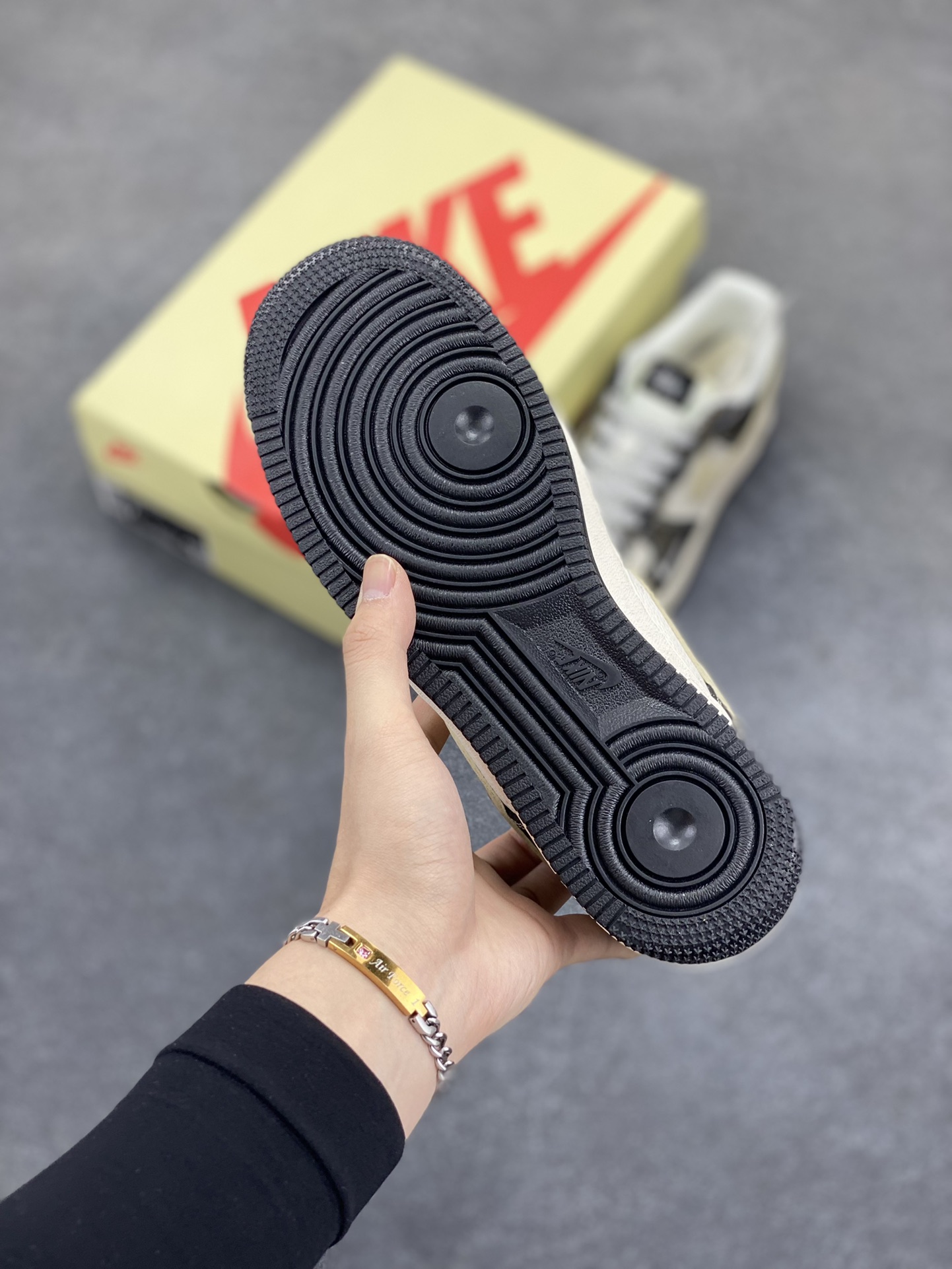 图片[5]-NIke Air Force 1 \’07 Low “斯图西联名——渐变蛇纹”空军一号 低帮 运动鞋 休闲鞋 折边针车 工艺难度大 原楦头原纸板 原装鞋盒 定制五金配件 内置全掌气垫 原厂鞋底 货号：XS1958-556 尺码：36 36.5 37.5 38 38.5 39 40 40.5 41 42 42.5 43 44 44.5 45-选品中心