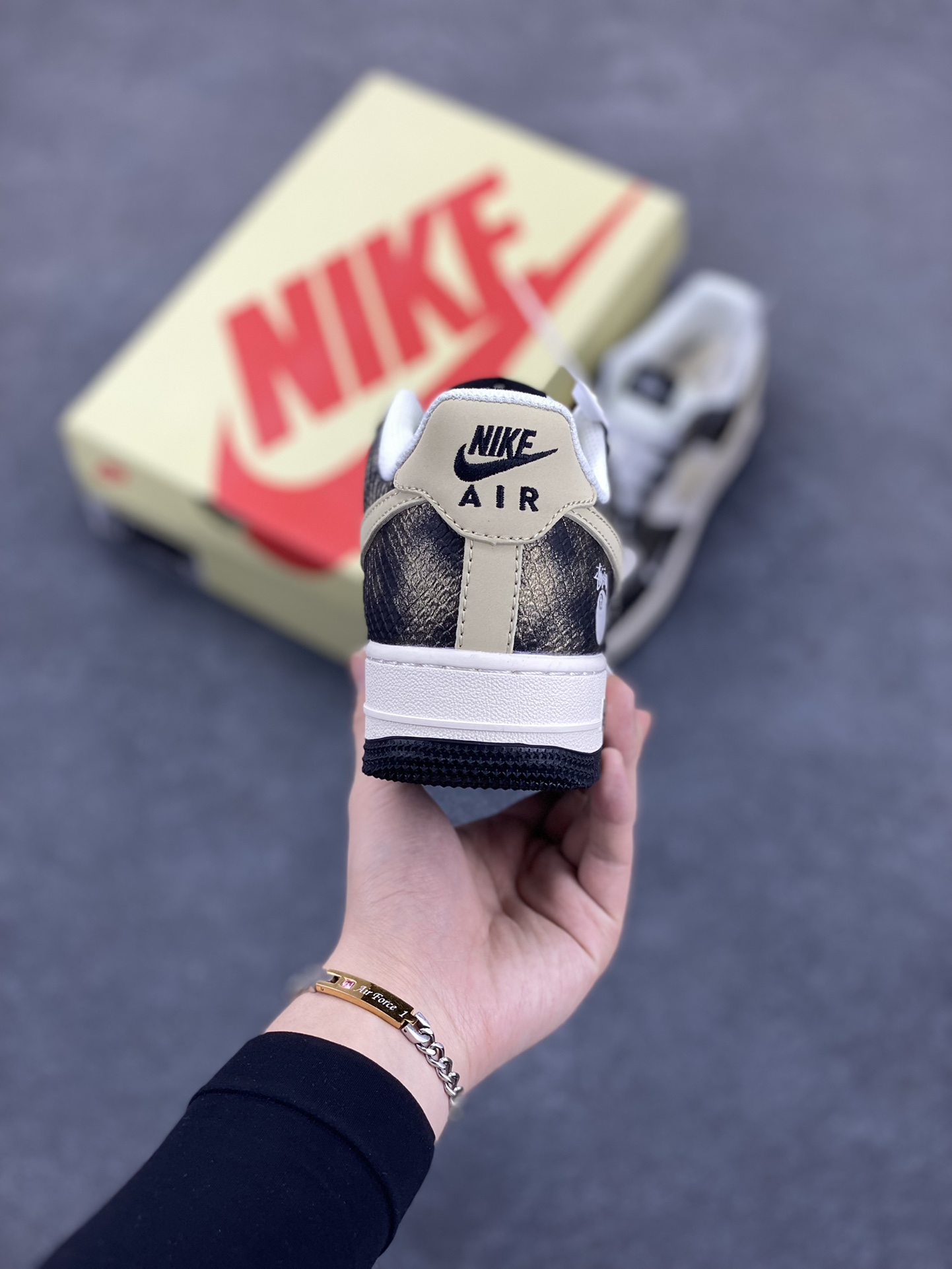 图片[4]-NIke Air Force 1 \’07 Low “斯图西联名——渐变蛇纹”空军一号 低帮 运动鞋 休闲鞋 折边针车 工艺难度大 原楦头原纸板 原装鞋盒 定制五金配件 内置全掌气垫 原厂鞋底 货号：XS1958-556 尺码：36 36.5 37.5 38 38.5 39 40 40.5 41 42 42.5 43 44 44.5 45-选品中心