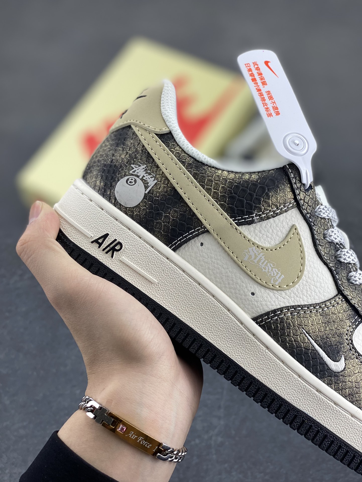 图片[6]-NIke Air Force 1 \’07 Low “斯图西联名——渐变蛇纹”空军一号 低帮 运动鞋 休闲鞋 折边针车 工艺难度大 原楦头原纸板 原装鞋盒 定制五金配件 内置全掌气垫 原厂鞋底 货号：XS1958-556 尺码：36 36.5 37.5 38 38.5 39 40 40.5 41 42 42.5 43 44 44.5 45-选品中心