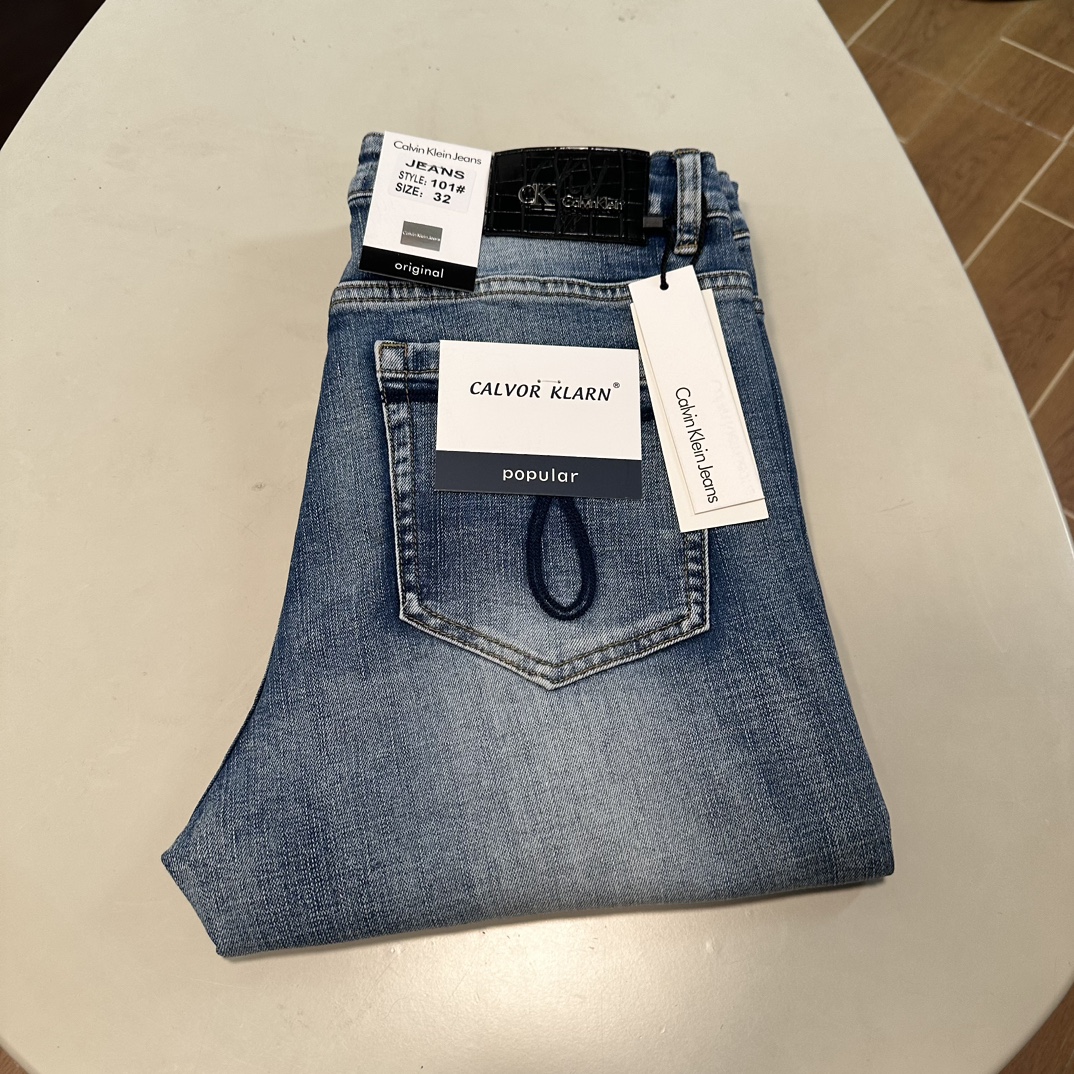 NO:145431,CK exclusively available for new jeans, high-end version!  Customized fabrics for counters are breathable and comfortable, with impeccable details, and the brand element design concept reflects high quality. The feel is delicate and soft!  It is casually cut, with a great upper body style!  Number of codes 29-38 None 37, jeans,alexander wang19860909CK 独家专供新款 牛仔裤,高端版本！专柜定制面料 透气舒适度高,细节无可挑剔,品牌元素设计理念,体现高品质.手感细腻柔软！呈现休闲裁剪,上身版型超赞！ 码数29-38 无37,,jeans,alexander wang,Men's clothing