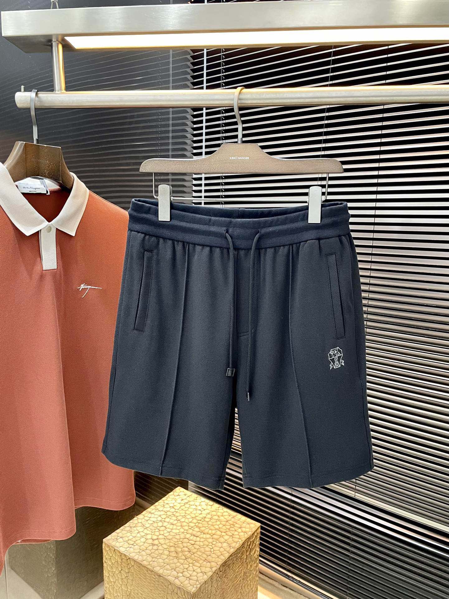 NO:140901,Brunello Cucinelli is a new spring and summer style, the latest casual shorts. The original pants are casual and versatile, casual and lazy, high-end custom imported cotton fabric, customized craftsmanship, and the comfort is very exciting. High-end and atmospheric, does the summer taste have? First choice. Code number M-XXXL purchasing level...,,brunello cucinelli, shorts,alexander wang19860909Brunello Cucinelli 春夏季新款,最新休闲短裤.原版裤型上身休闲百搭、随性慵懒范,高级定制进口全棉面料,订制工艺 舒适感爆棚.高端大气,夏天的味道有没有,首选 .码数M一XXXL代购级别……,,brunello cucinelli,shorts,alexander wang,Men's clothing