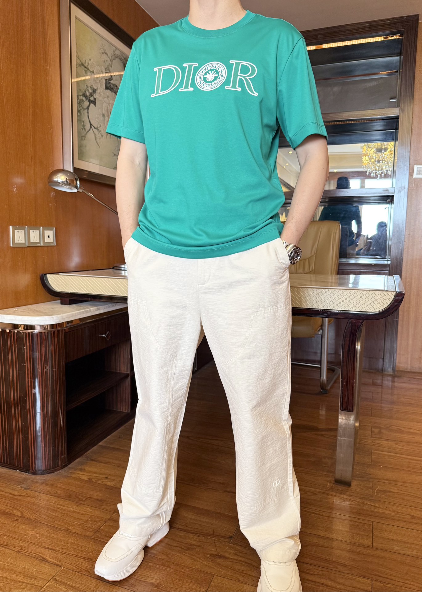 NO:140734,Dior-2025 counter latest hot T-shirt shipment, hot-selling items in European and American counters!  Selected Italian imported fine cotton fabrics with fashionable designs, exquisite brand logo on the chest to show the charm You are definitely worthy of having. Number 48-56 (model 173/130 wears 48, with Hong Kong Lane Crawford gift box packaging), dior,tees, t-shirt,alexander wang19860909迪奥-2025专柜最新爆款T恤出货 欧美专柜热销单品！精选意大利进口精棉面料搭配时尚的设计,胸前精致的品牌标志彰显韵味 您绝对值得拥有.码数48-56（模特173/130穿48,配香港连卡佛礼盒包装）,,dior,tees，t-shirt,alexander wang,Men's clothing