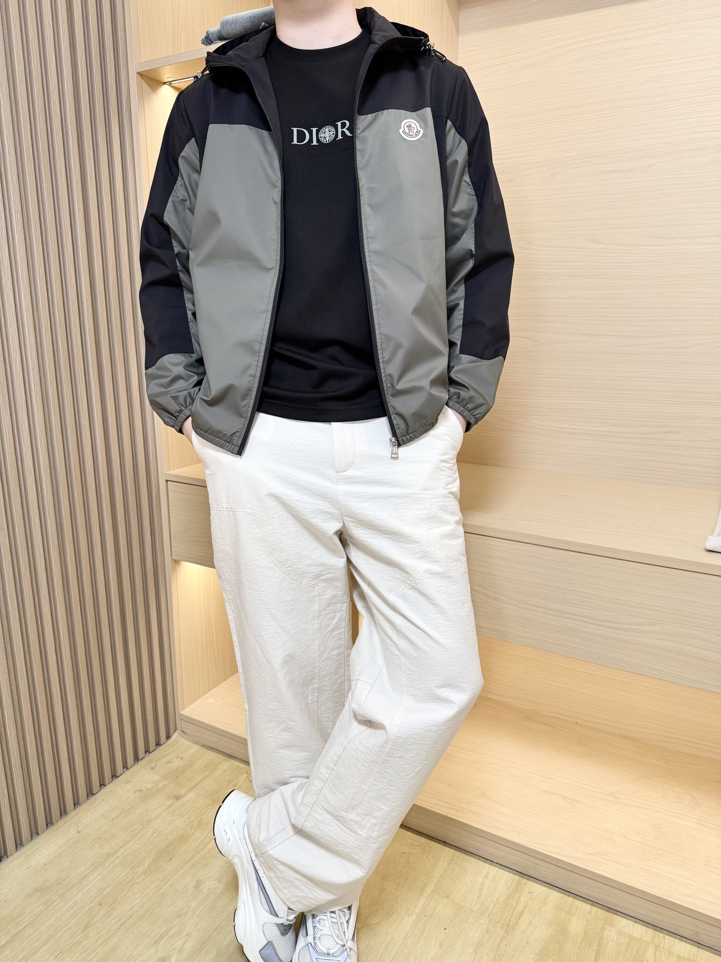 NO:140740,The latest hot jackets in the counter in 2025 are shipped, and the most popular items in European and American counters are sold!  Selected Italian imported polyester fabrics with the latest designs, the brand logo on the chest and the color-blocking design highlight the quality. Size M-3XL (model 180/140 wears 50, with Hong Kong Lane Crawford gift box packaging), Moncler, jackets & coats, alexander wang19860909蒙口-2025专柜最新爆款外套出货 欧美专柜热销单品！精选意大利进口聚酯纤维面料搭配最新的设计,胸口的品牌标志搭配拼色设计彰显品质.尺码M-3XL（模特180/140穿50,配香港连卡佛礼盒包装）,,Moncler,jackets & coats,alexander wang,Men's clothing