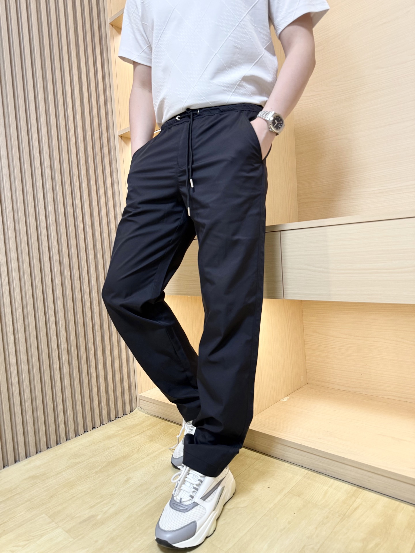 NO:140746,Guqi-2025 counter latest hot casual pants shipped, hot-selling items in European and American counters!  Selected imported Italian polyester fiber with straight slim fit and foot design, exquisite logo in the back pocket to show your taste You are definitely worthy of having it. Number of codes 48-56 (model 180/140 wears 50, with Hong Kong Lane Crawford gift box packaging), alexander wang19860909古琦-2025专柜最新爆款休闲裤出货 欧美专柜热销单品！精选意大利进口聚酯纤维搭配直筒修身束脚设计,后口袋精致logo标志彰显品味 您绝对值得拥有.码数48-56（模特180/140穿50,配香港连卡佛礼盒包装）,,alexander wang,Men's clothing