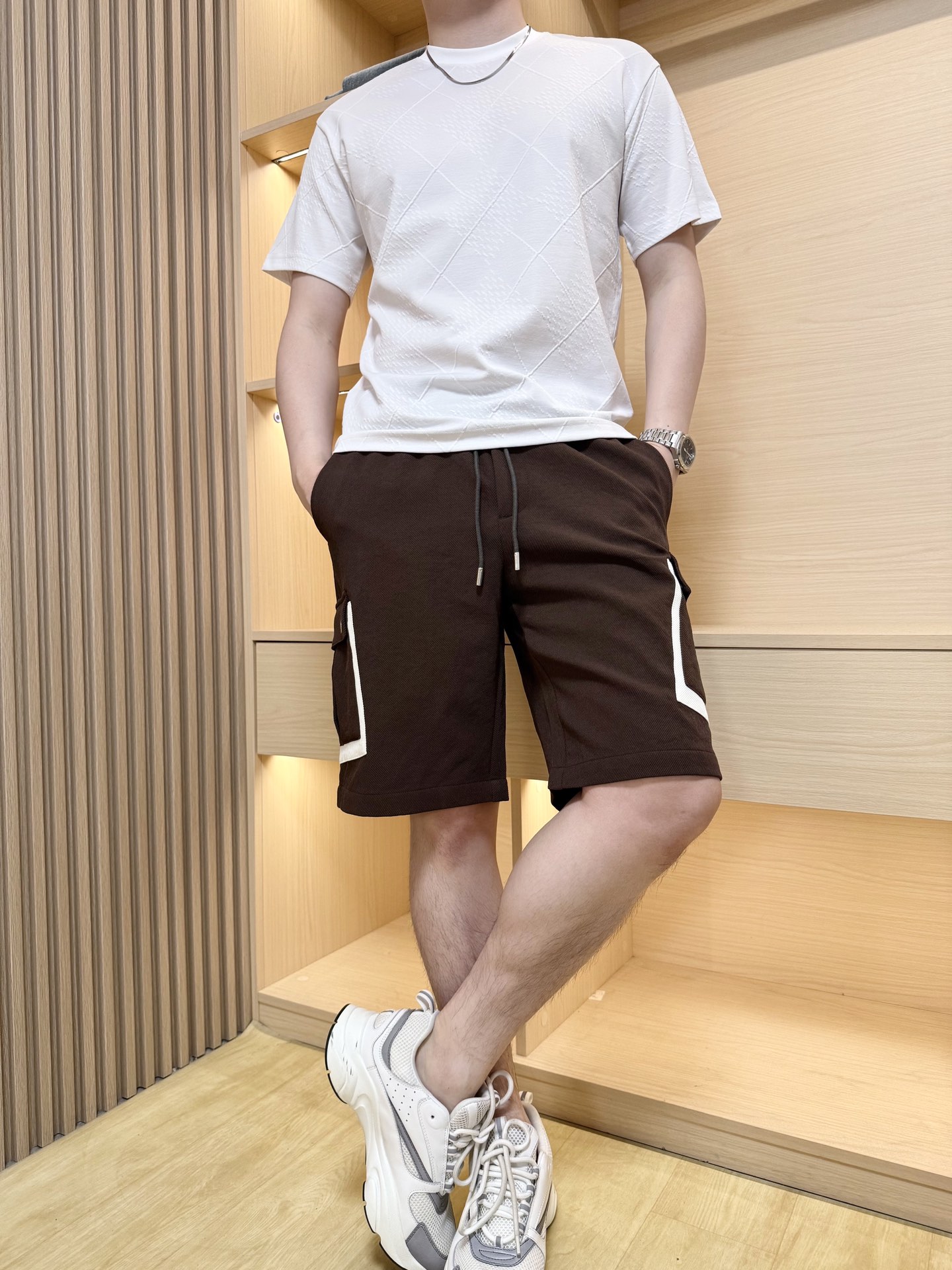 NO:140721,Hermes - the latest hot shorts in 2025 counters are shipped, and hot-selling items in European and American counters!  Selected Italian imported fine cotton   recycled fiber fabrics with simple and fashionable designs, customized hardware and unique contrasting webbing on both sides highlight fashion. You deserve it. Code M-3XL (model 180/140 wears L, with Hong Kong Lane Crawford gift box packaging), hermes, shorts, alexander wang19860909爱马仕-2025专柜最新爆款短裤咖色出货 欧美专柜热销单品！精选意大利进口精棉 再生纤维面料搭配简约时尚的设计,定制五金和两侧的独特撞色织带点缀彰显时尚 您值得拥有.码数M-3XL（模特180/140穿L,配香港连卡佛礼盒包装）,,hermes,shorts,alexander wang,Men's clothing