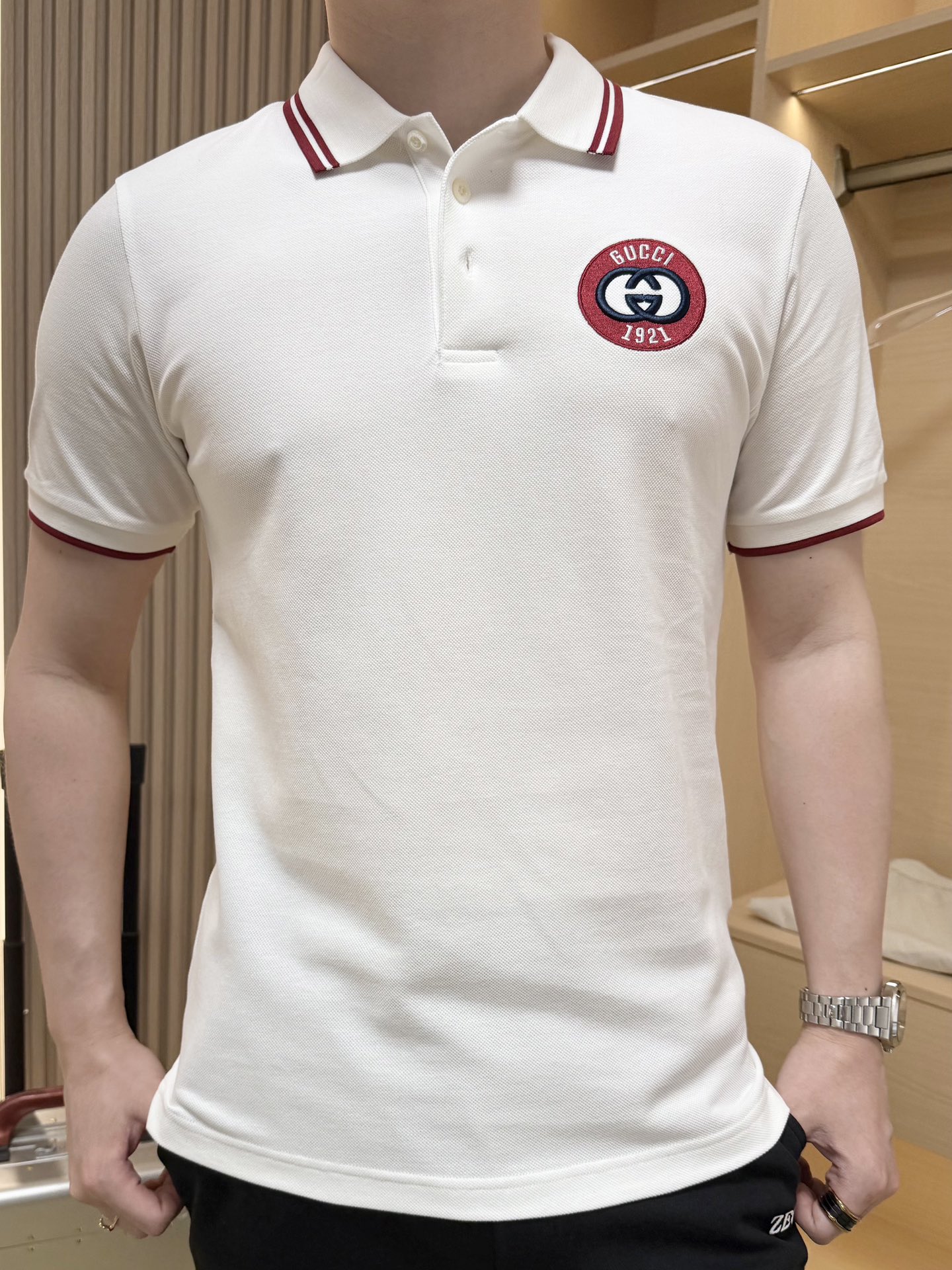 NO:140724,Guqi-2025 counter latest hot-selling Polo, hot-selling items in European and American counters!  Selected Italian imported fine cotton fabrics with simple and fashionable designs, exquisite brand embroidery on the chest highlights the charm You must not miss it. Size 48-56 (model 180/140 wears 50, with Hong Kong Lane Crawford gift box packaging), alexander wang19860909古琦-2025专柜最新爆款Polo出货 欧美专柜热销单品！精选意大利进口精棉面料搭配简约时尚的设计,胸口精致的品牌刺绣彰显韵味 您绝对不容错过.尺码48-56（模特180/140穿50,配香港连卡佛礼盒包装）,,alexander wang,Men's clothing