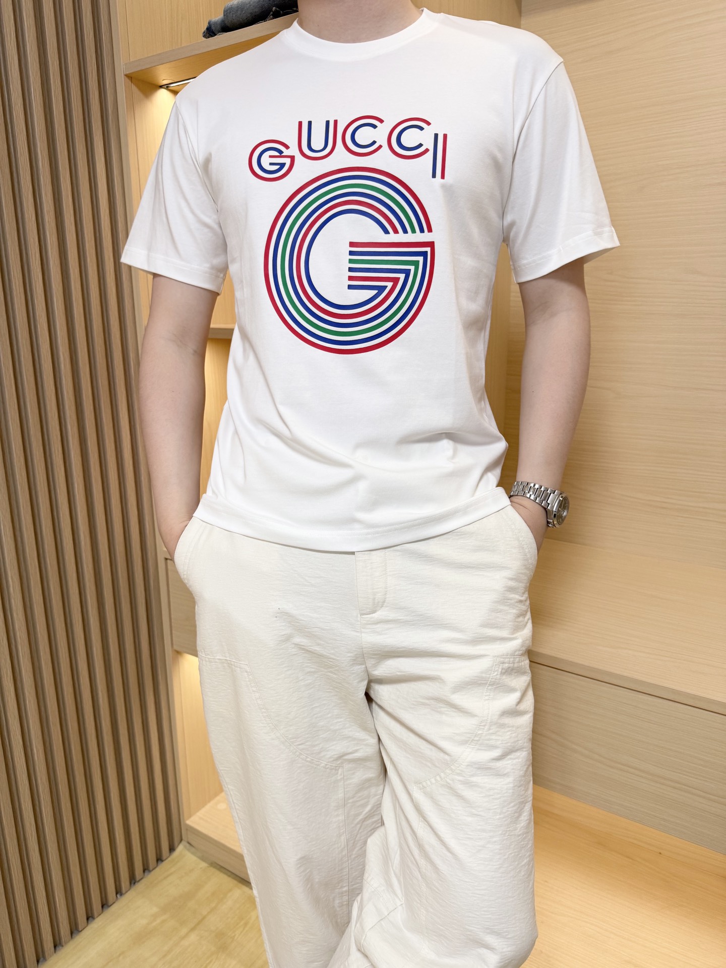 NO:140727,Guqi-2025 counter latest hot T-shirt shipment, hot-selling items in European and American counters!  Selected Italian imported fine cotton fabrics with fashionable designs, exquisite brand logo on the chest to show the charm You are definitely worthy of having. Number 48-56 (model 180/140 wears 50, with Hong Kong Lane Crawford gift box packaging), tees, t-shirt, alexander wang19860909古琦-2025专柜最新爆款T恤出货 欧美专柜热销单品！精选意大利进口精棉面料搭配时尚的设计,胸前精致的品牌标志彰显韵味 您绝对值得拥有.码数48-56（模特180/140穿50,配香港连卡佛礼盒包装）,,tees，t-shirt,alexander wang,Men's clothing