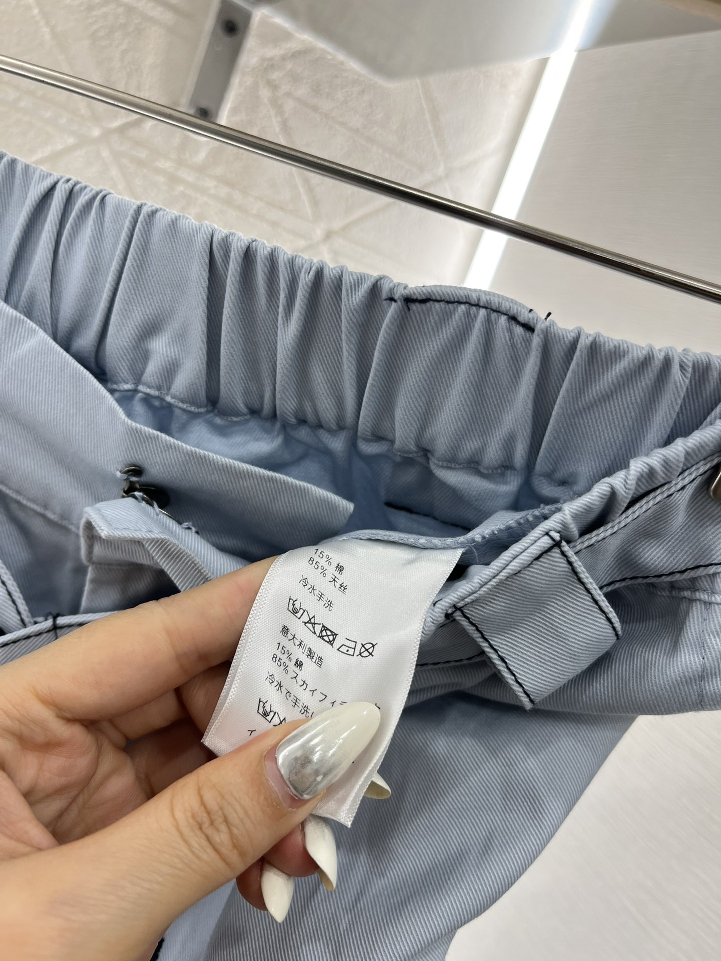 ♥Miumi*♥2025新品上架
    腰带工装直筒牛仔裤
定制YB天丝棉牛仔材质 面料柔软舒适 透气