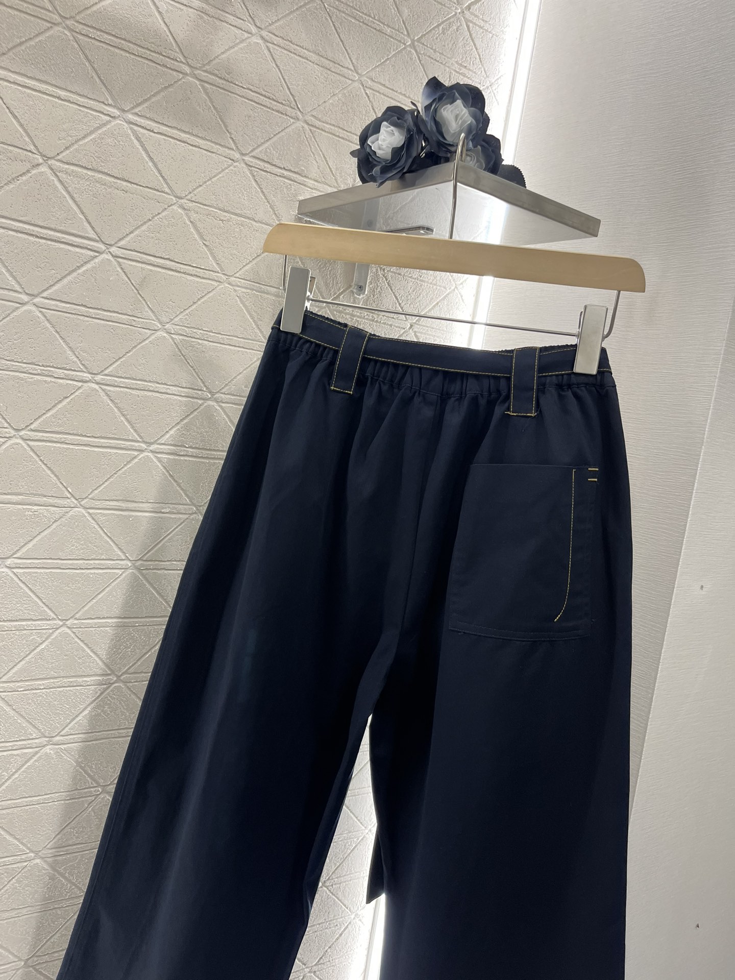♥Miumi*♥2025新品上架
    腰带工装直筒牛仔裤
定制YB天丝棉牛仔材质 面料柔软舒适 透气