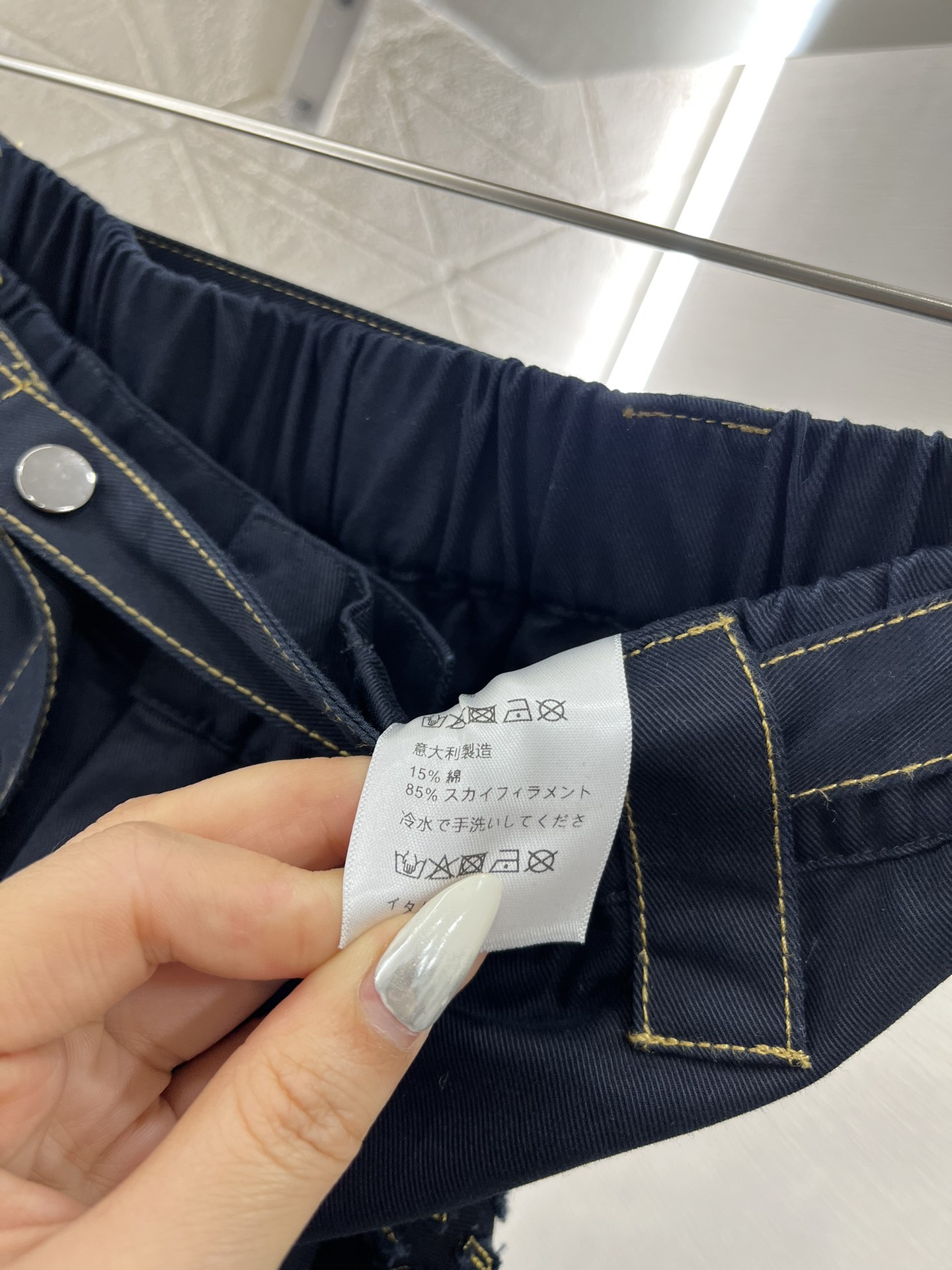 ♥Miumi*♥2025新品上架
    腰带工装直筒牛仔裤
定制YB天丝棉牛仔材质 面料柔软舒适 透气