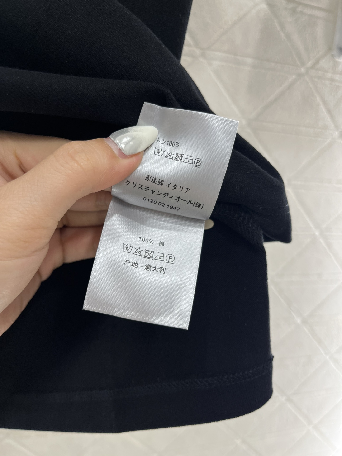 ♥Dio*♥2025新品上架
    重工刺绣钉珠𝑇𝑒𝑒
定制YB斜纹全棉材质 透气舒适 质感十足 常规