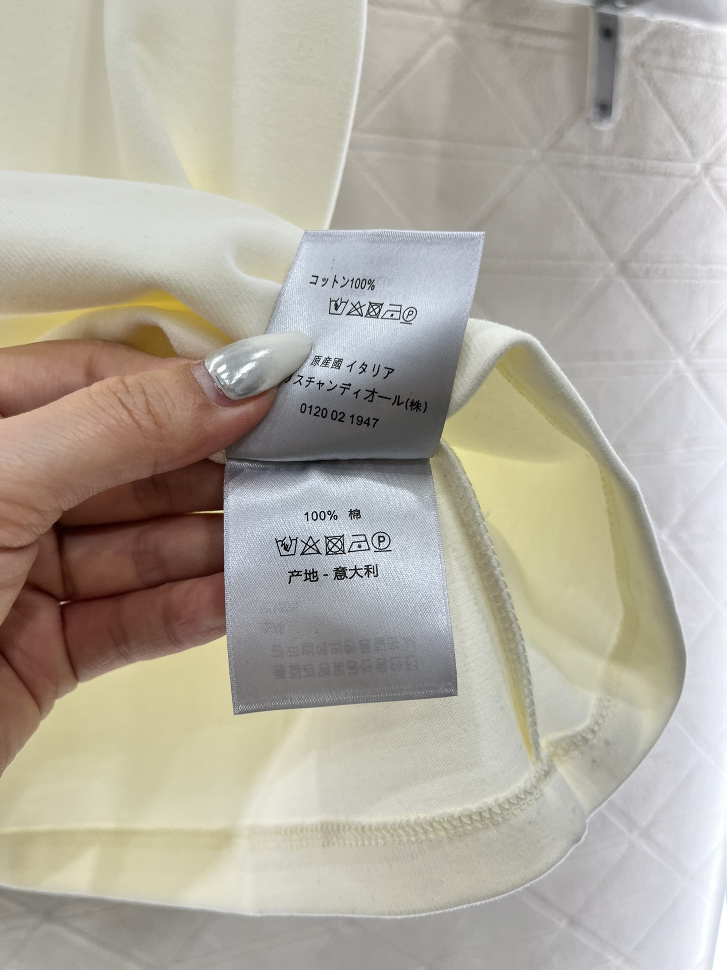 ♥Dio*♥2025新品上架
    重工刺绣钉珠𝑇𝑒𝑒
定制YB斜纹全棉材质 透气舒适 质感十足 常规