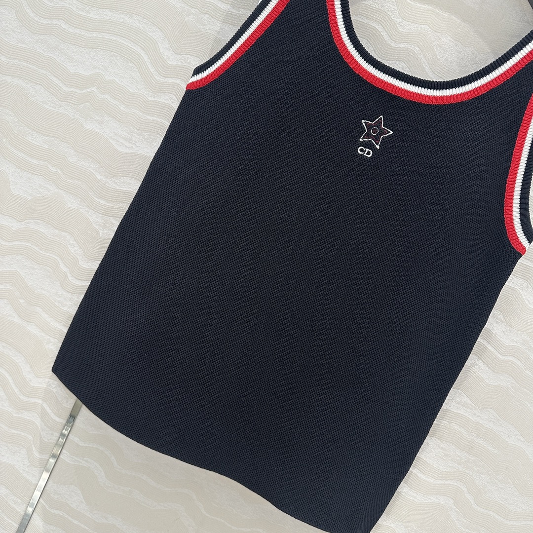 独家首发❤️原单品质，MissD 网球运动风针织🧶背心，气质U领修身版型百搭不挑人，幸运星星CD刺绣lo