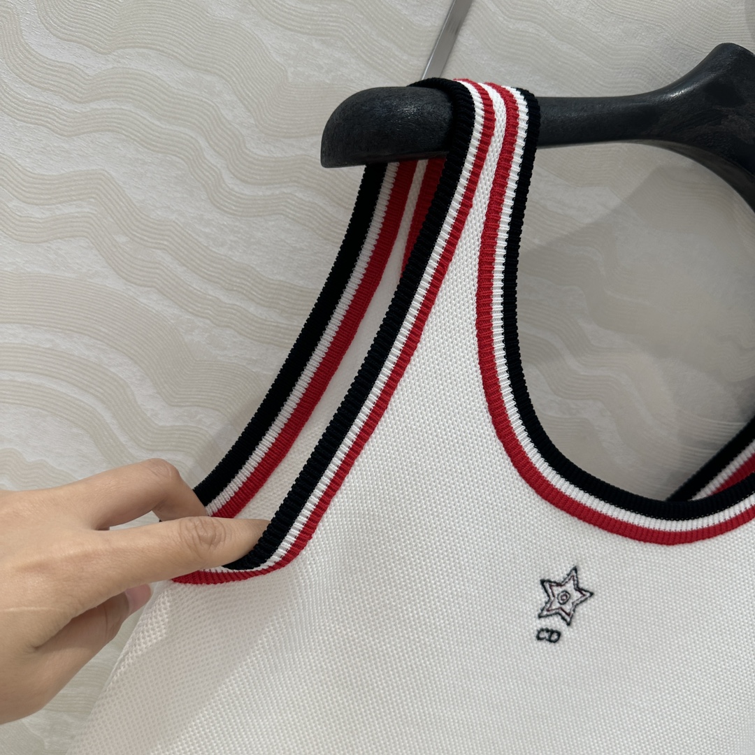 独家首发❤️原单品质，MissD 网球运动风针织🧶背心，气质U领修身版型百搭不挑人，幸运星星CD刺绣lo