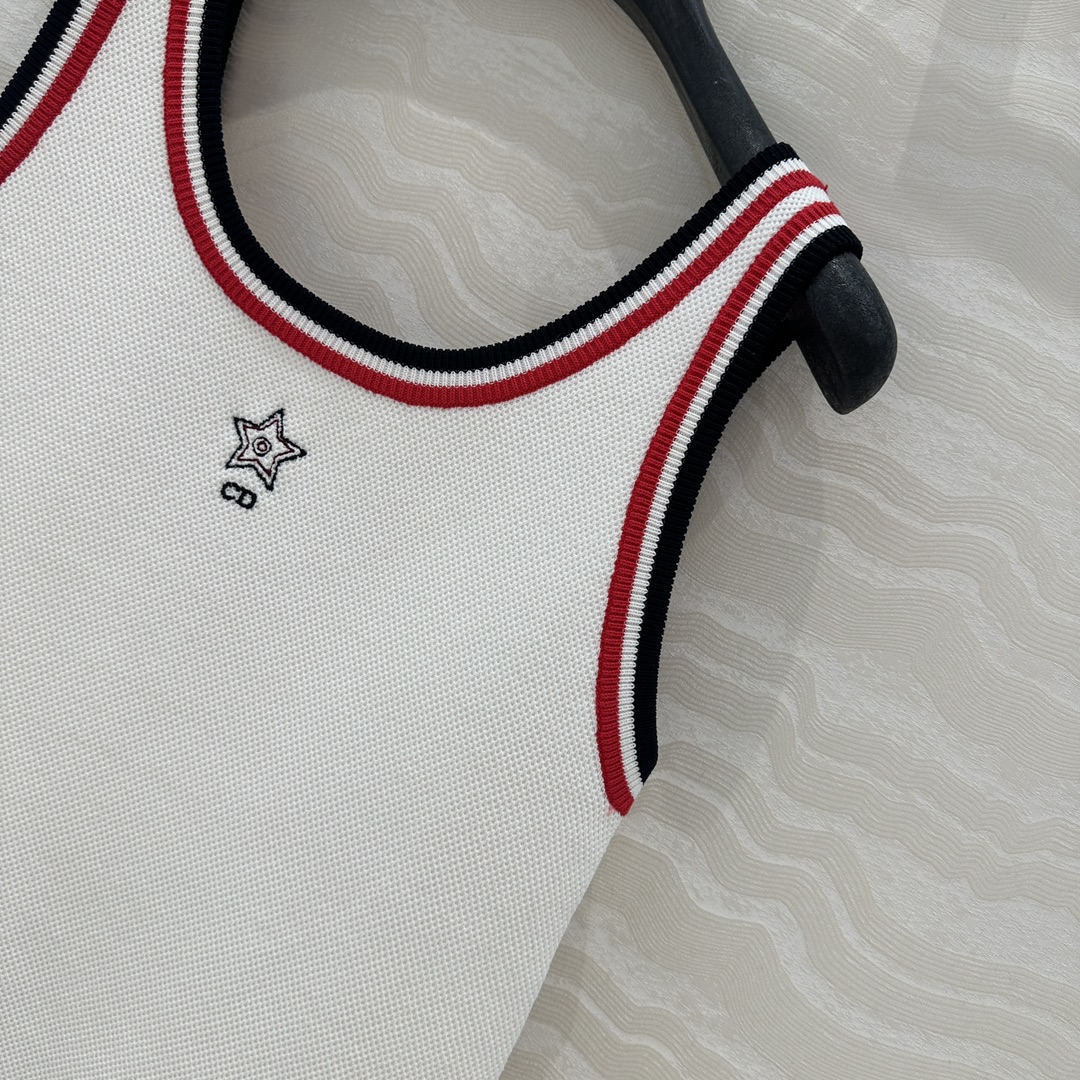 独家首发❤️原单品质，MissD 网球运动风针织🧶背心，气质U领修身版型百搭不挑人，幸运星星CD刺绣lo