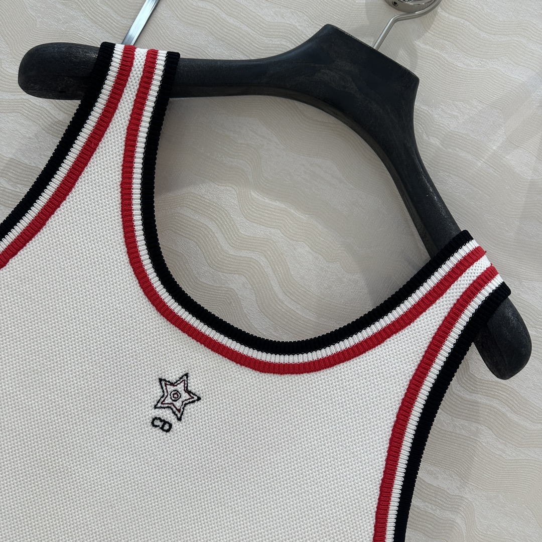 独家首发❤️原单品质，MissD 网球运动风针织🧶背心，气质U领修身版型百搭不挑人，幸运星星CD刺绣lo