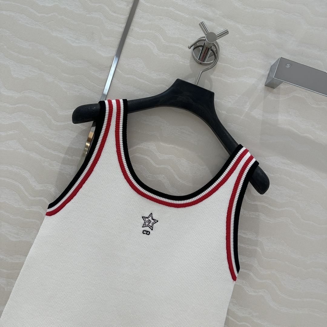 独家首发❤️原单品质，MissD 网球运动风针织🧶背心，气质U领修身版型百搭不挑人，幸运星星CD刺绣lo