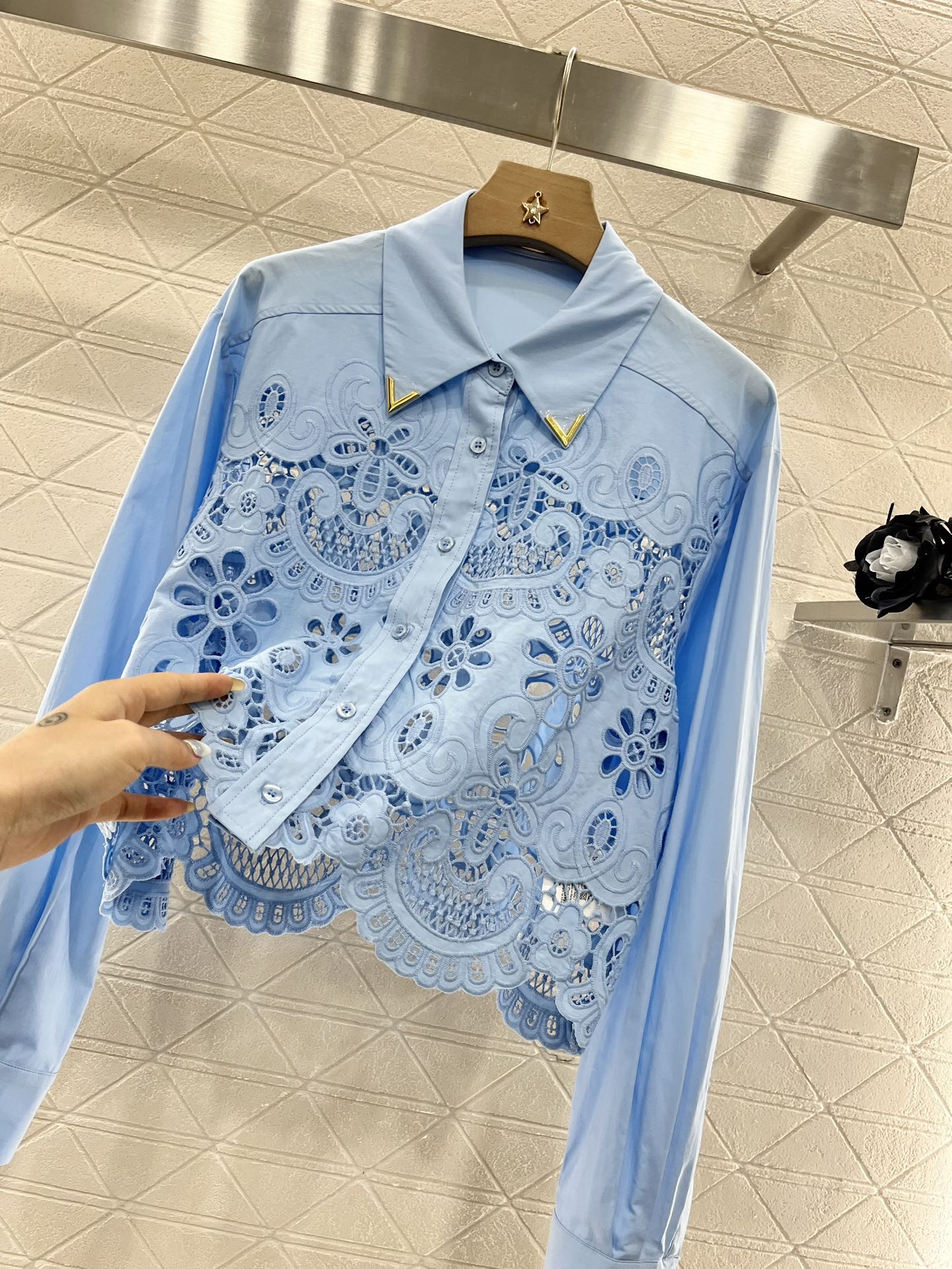 ♥Valentin*♥2025新品上架
    蕾丝衬衫短裤套装
定制YB斜纹全棉材质 亲肤舒适 透气垂