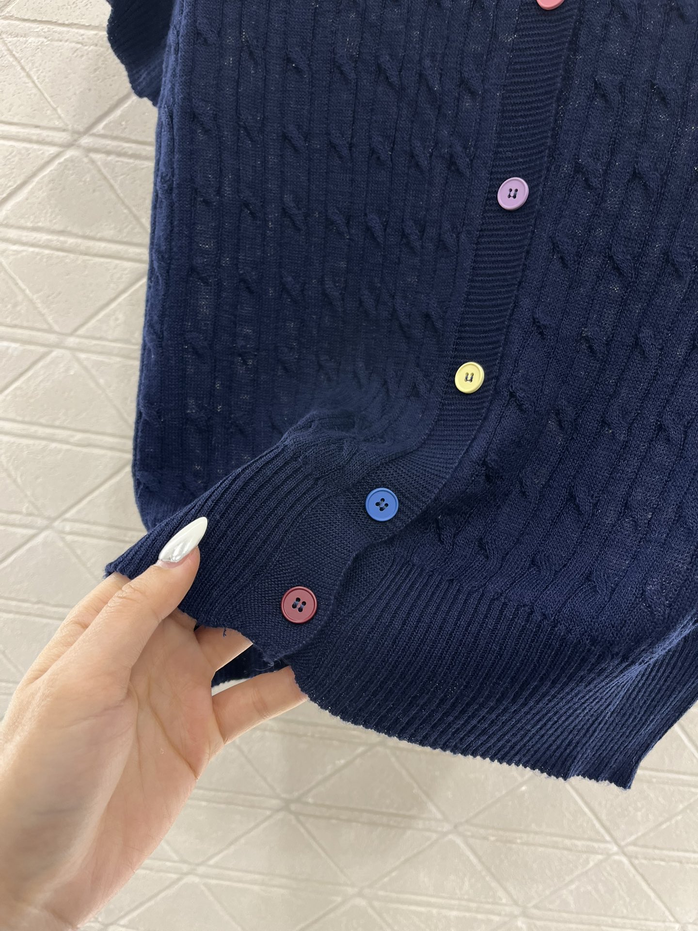 ♥Miumiu*♥2025新品上架
       针织短袖开衫
定制YB棉麻纱线织造 质感舒适 透气好穿