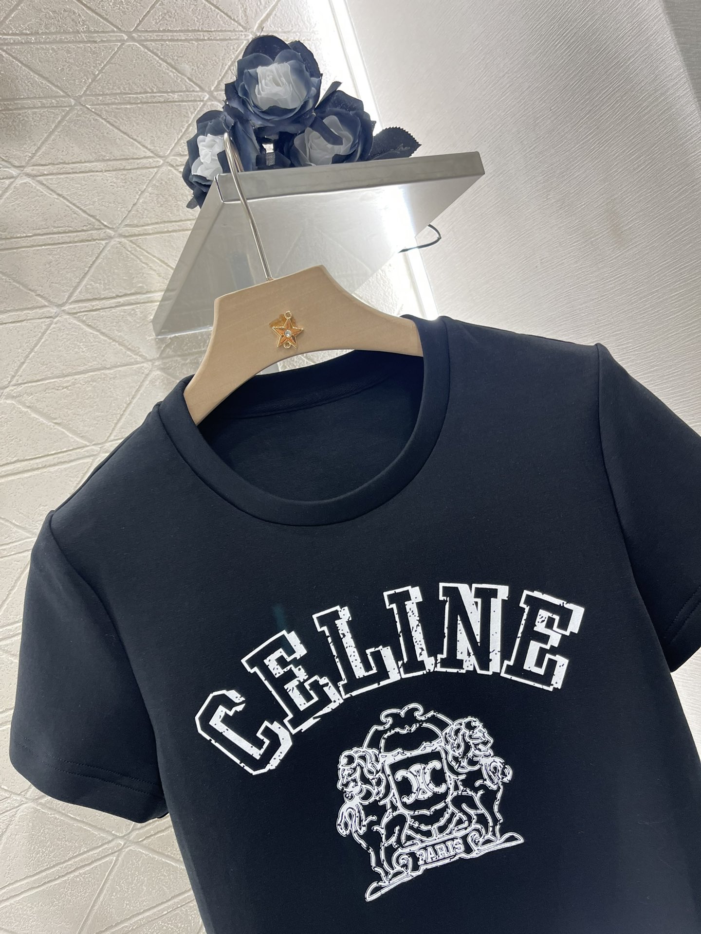 ♥Celin*♥2025新品上架
  圆领印花上衣短裤套装
定制YB原生全棉材质 透气舒适 质感十足 印