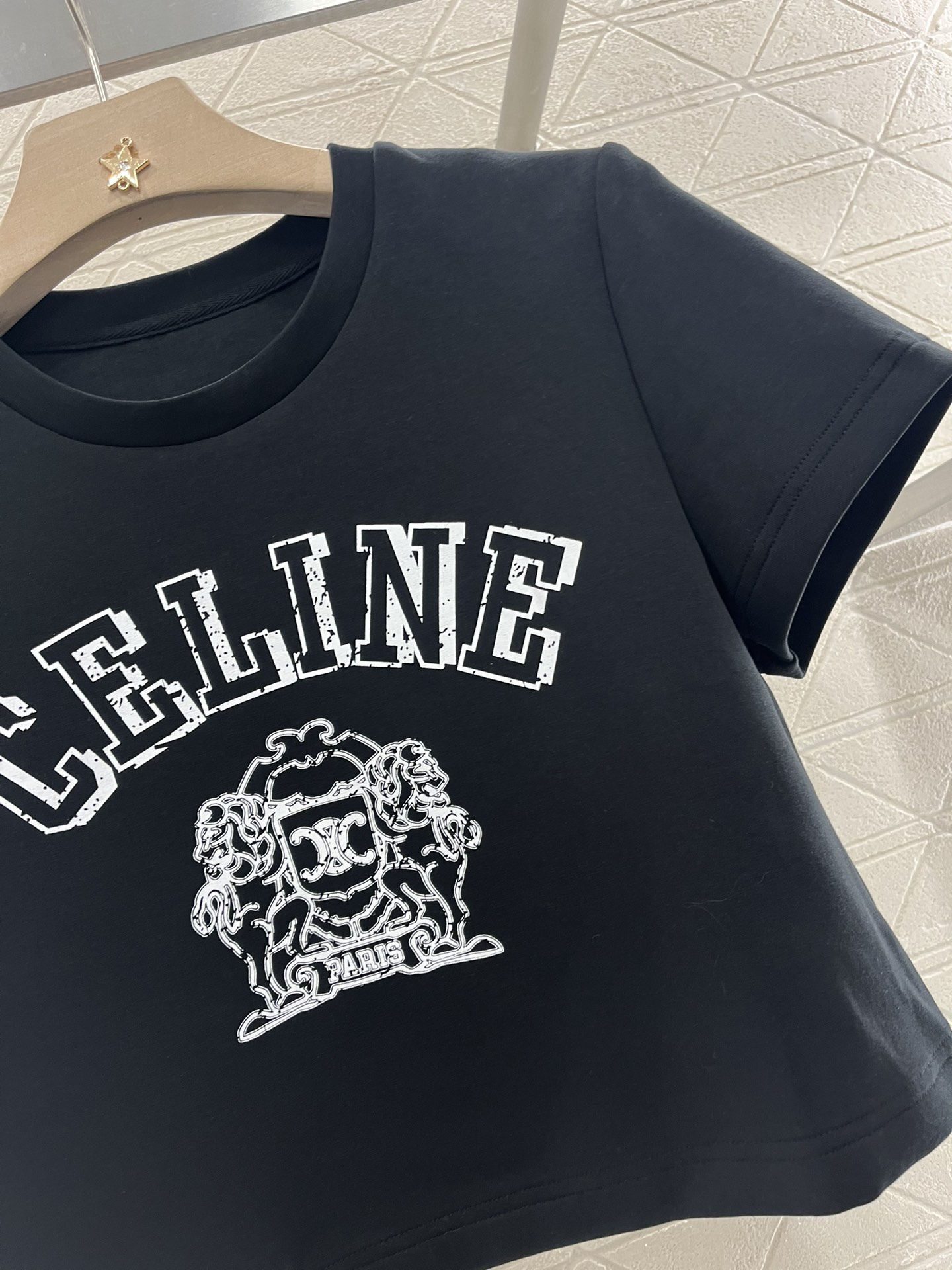 ♥Celin*♥2025新品上架
  圆领印花上衣短裤套装
定制YB原生全棉材质 透气舒适 质感十足 印