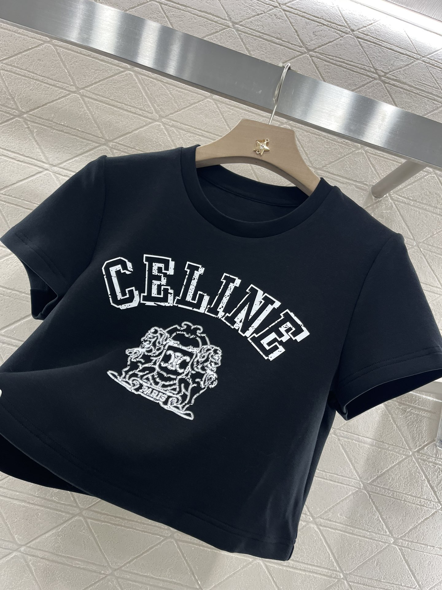 ♥Celin*♥2025新品上架
  圆领印花上衣短裤套装
定制YB原生全棉材质 透气舒适 质感十足 印