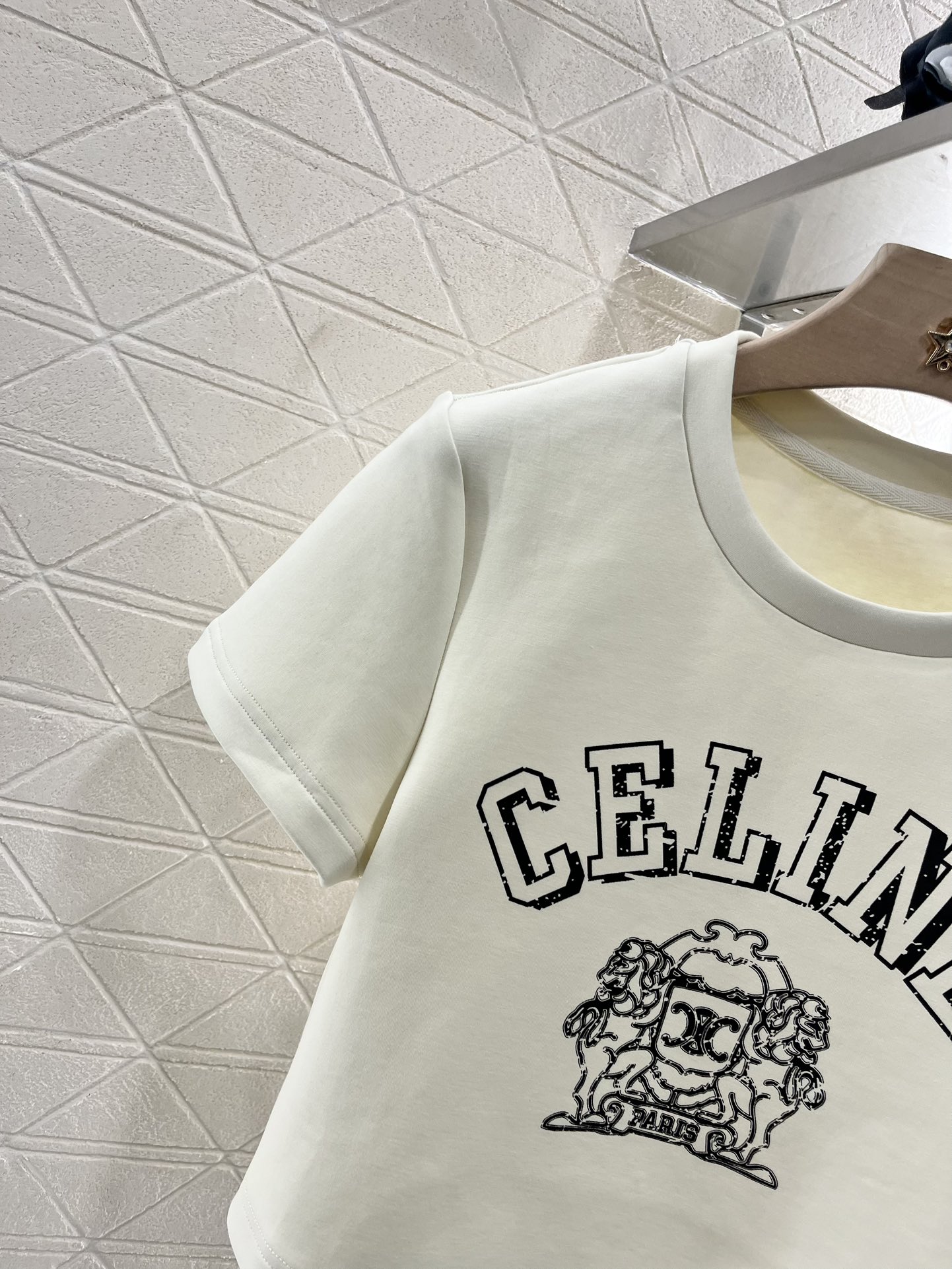 ♥Celin*♥2025新品上架
  圆领印花上衣短裤套装
定制YB原生全棉材质 透气舒适 质感十足 印
