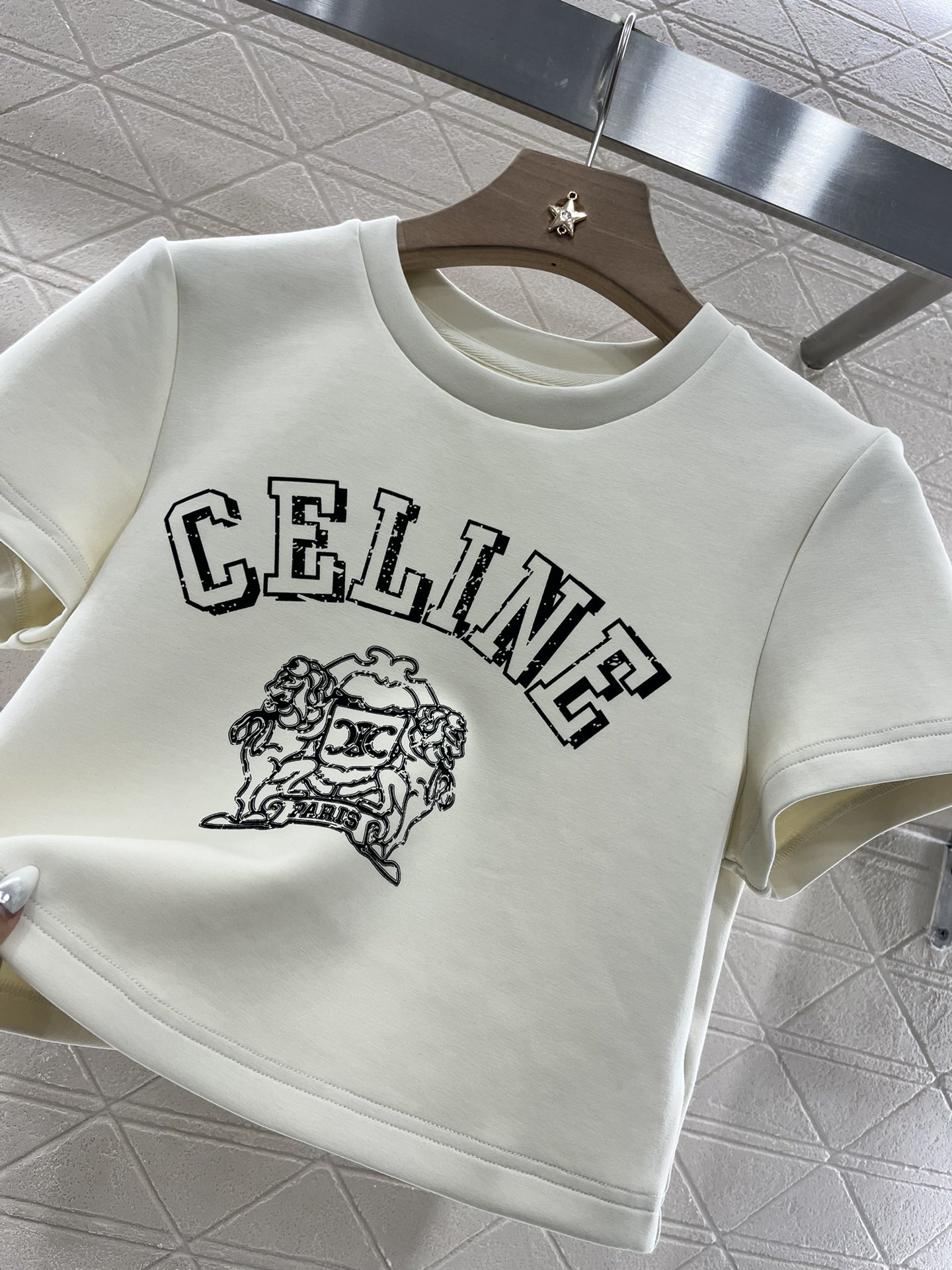 ♥Celin*♥2025新品上架
  圆领印花上衣短裤套装
定制YB原生全棉材质 透气舒适 质感十足 印