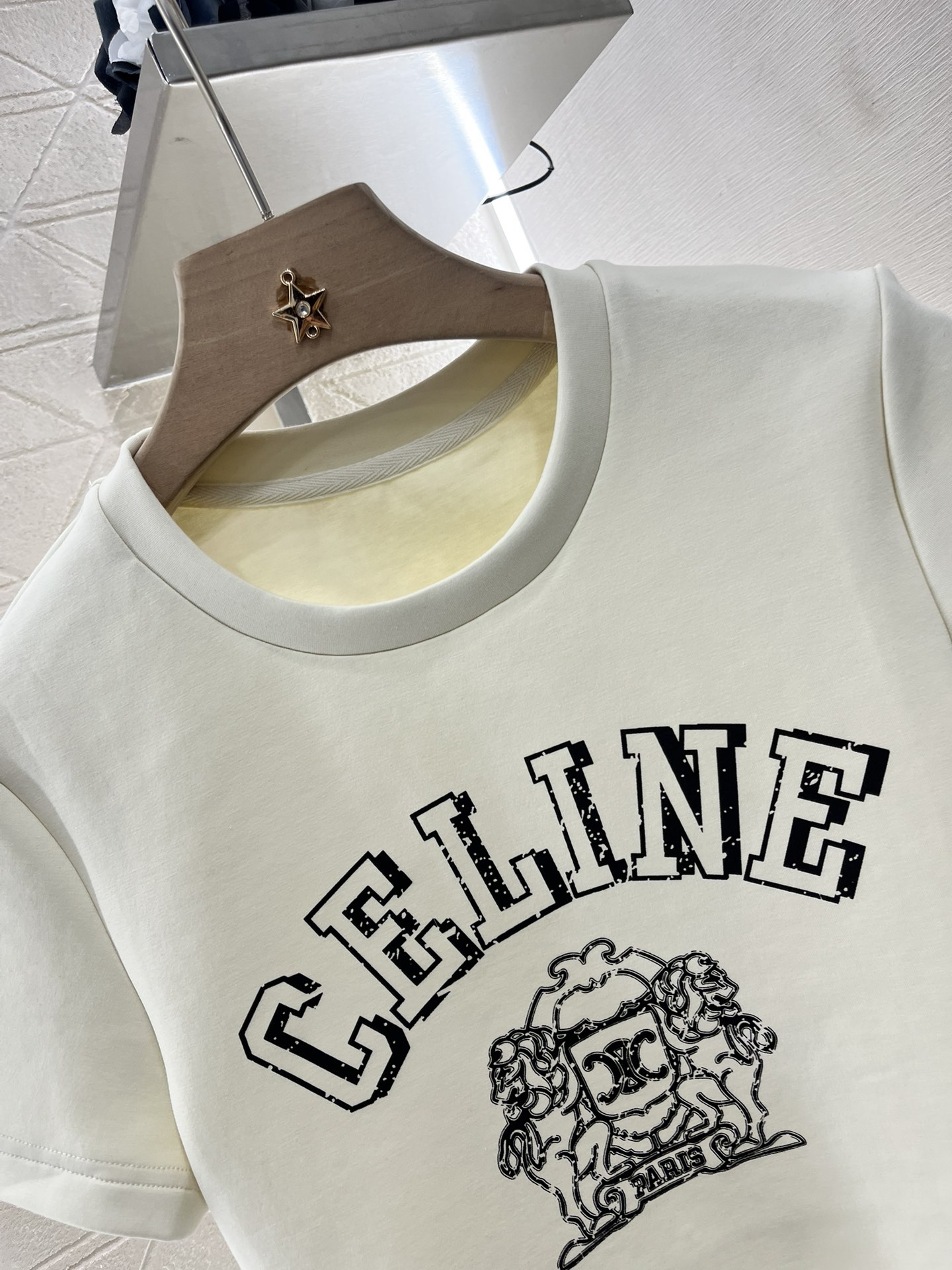 ♥Celin*♥2025新品上架
  圆领印花上衣短裤套装
定制YB原生全棉材质 透气舒适 质感十足 印