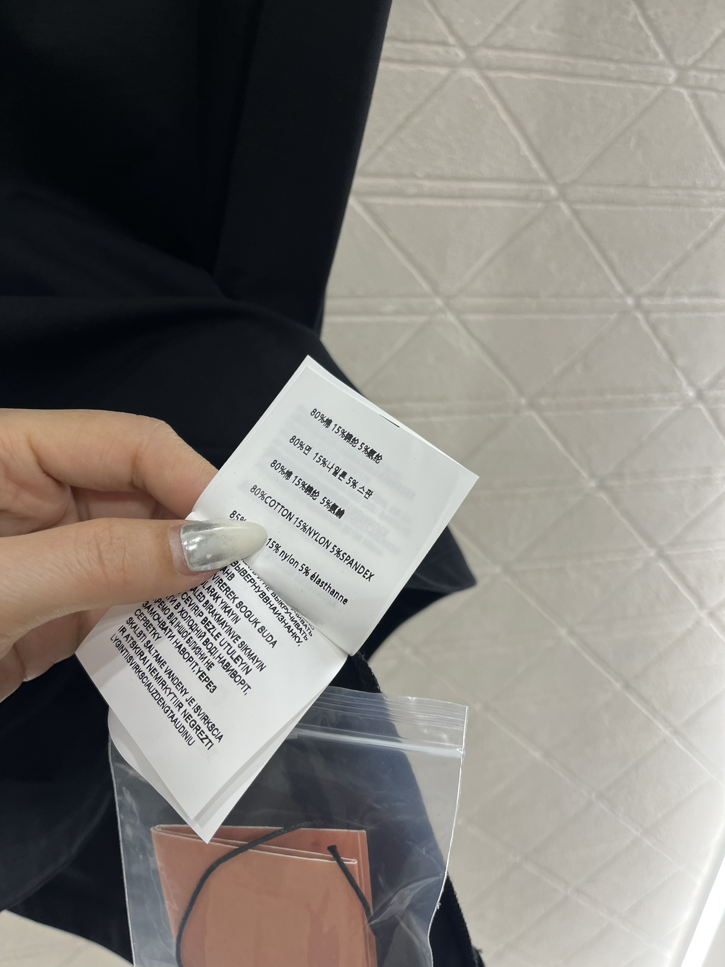 ♥Miumi*♥2025新品上架
    短袖撞色连衣裙
定制YB原生全棉材质 质感光泽 透气舒适 翻领