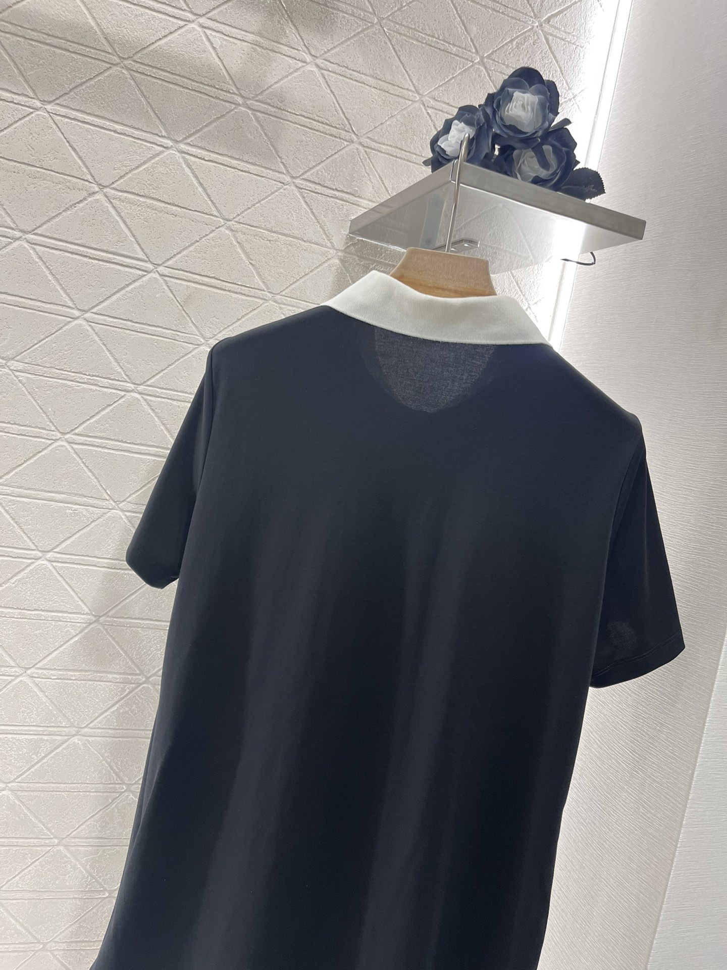 ♥Miumi*♥2025新品上架
    短袖撞色连衣裙
定制YB原生全棉材质 质感光泽 透气舒适 翻领