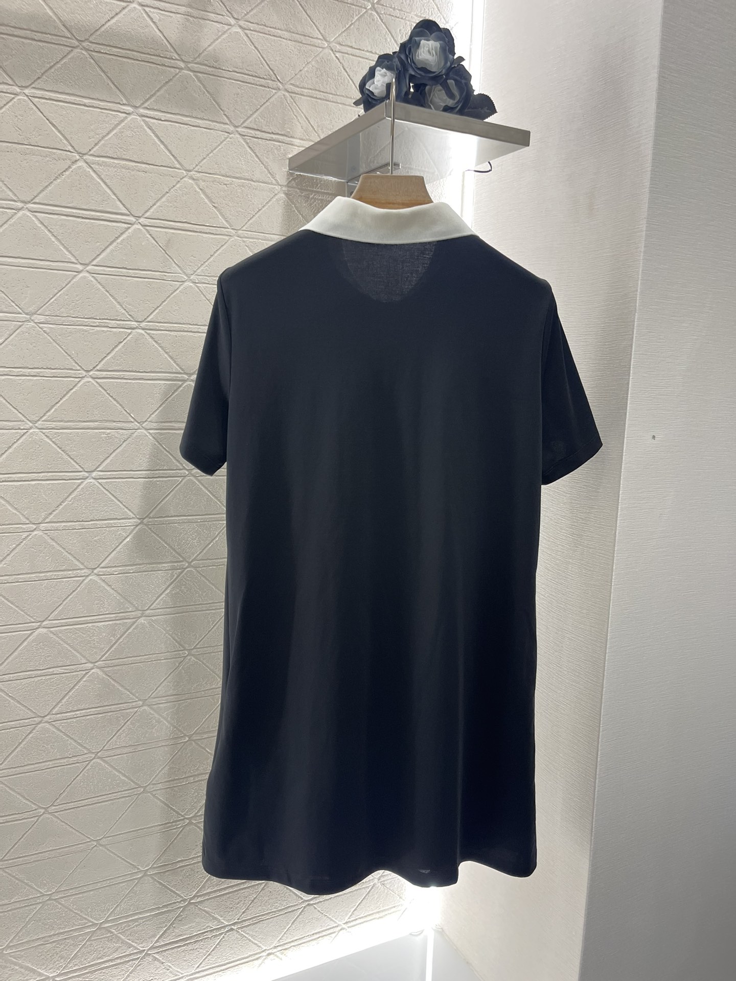 ♥Miumi*♥2025新品上架
    短袖撞色连衣裙
定制YB原生全棉材质 质感光泽 透气舒适 翻领