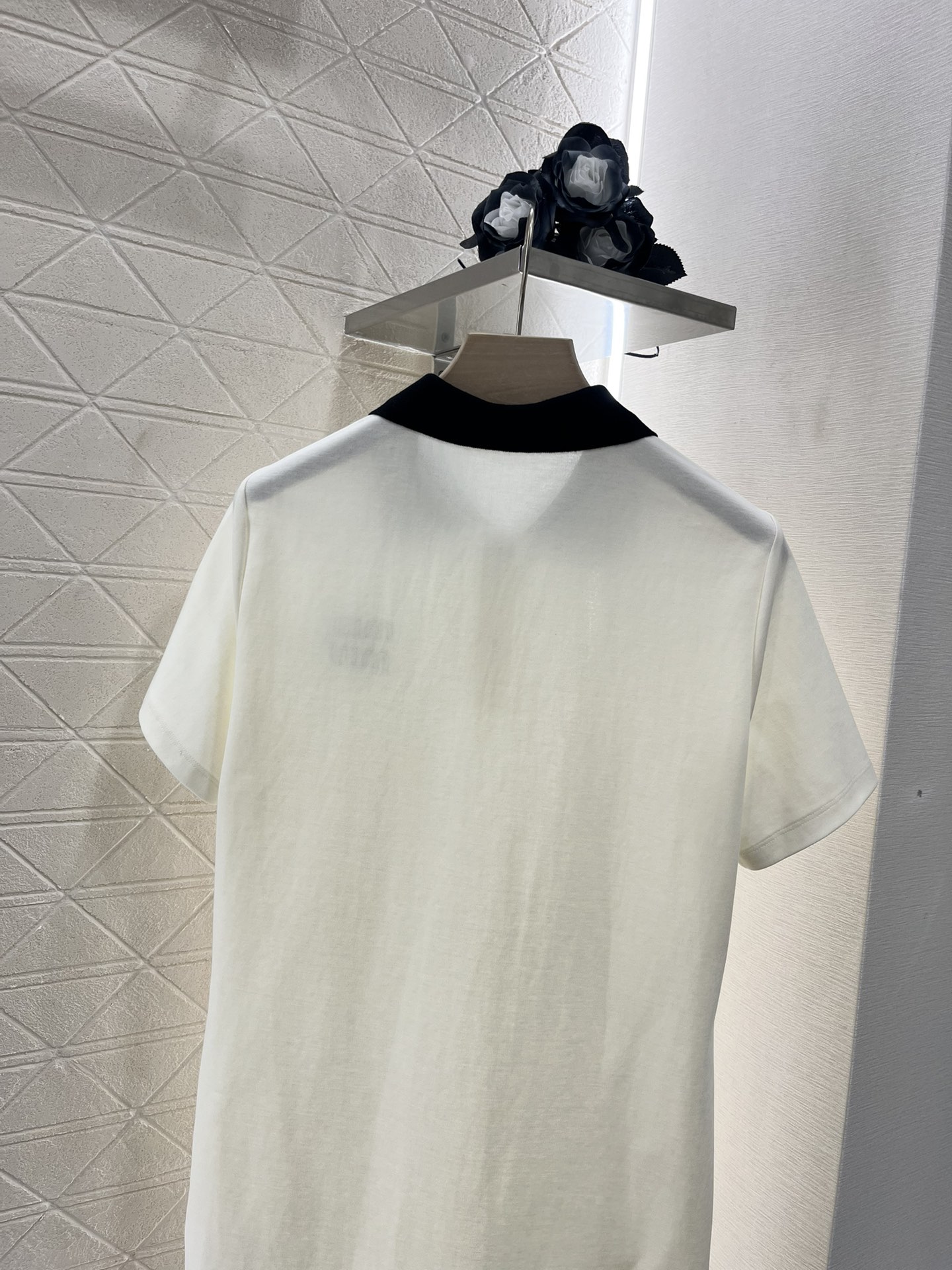 ♥Miumi*♥2025新品上架
    短袖撞色连衣裙
定制YB原生全棉材质 质感光泽 透气舒适 翻领