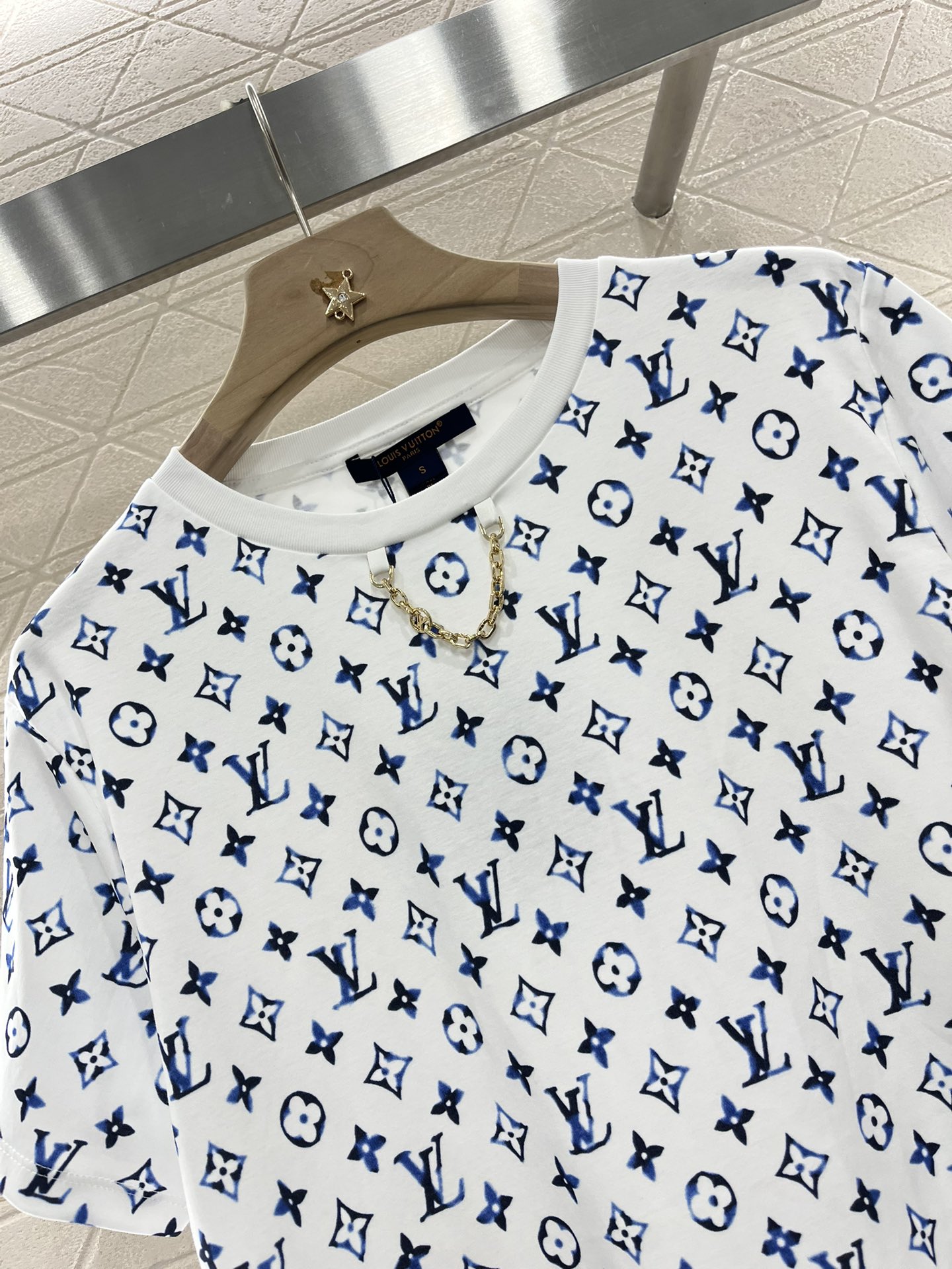 ♥Louis Vuitto*♥2025新品上架
      圆领印花链条𝑇𝑒𝑒
定制YB原生全棉材质 透