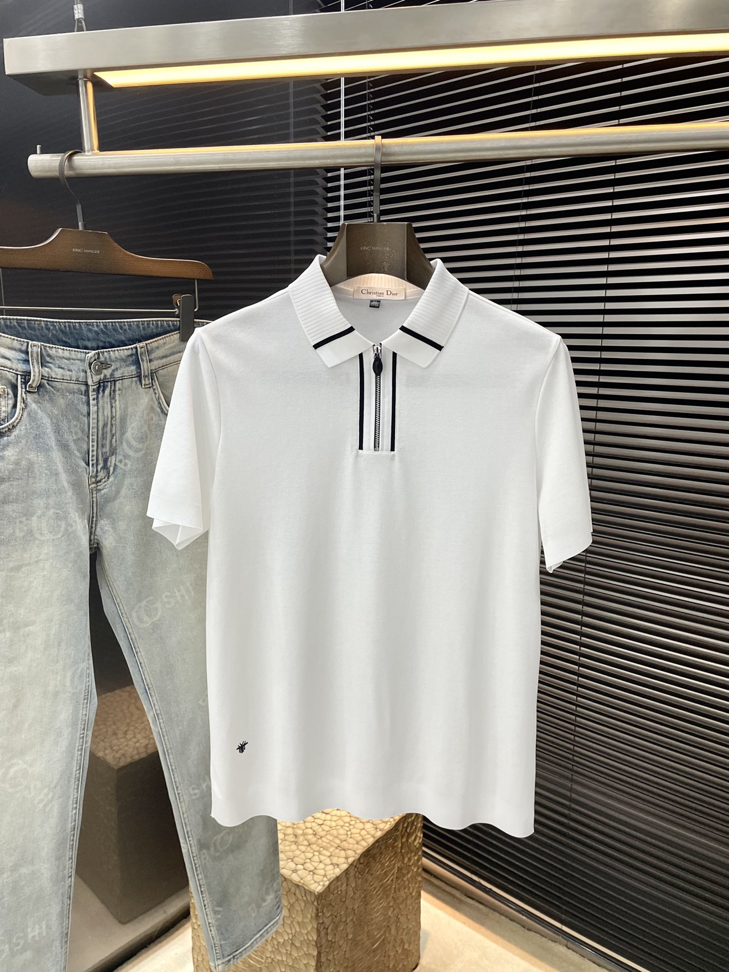 NO:140917,Dior- (Dior) has the latest POLO short-sleeved spring and summer style, using the latest cotton polyester fiber blend fabric, which is resistant to washing and not easy to fade, has a soft feel and soft and comfortable composition. Classic design style, special customization, simple cutting method, reflecting the extraordinary craftsmanship of workers, full of high-end fashion sense!  The style is quite good and casual and versatile. Size M-3XL, dior, dior, T-shirt, alexander wang19860909Dior-（迪奥）春夏最新款POLO短袖,采用最新棉聚脂纤维混纺面料,耐水洗不易掉色,手感柔软、成分柔软舒适 经典设计风格 特殊定制 简单的裁剪方式拼接,体现出工人不凡的工艺,高端时尚感十足！版型相当赞休闲百搭款.尺码M-3XL,,dior,dior,T-shirt,alexander wang,Men's clothing