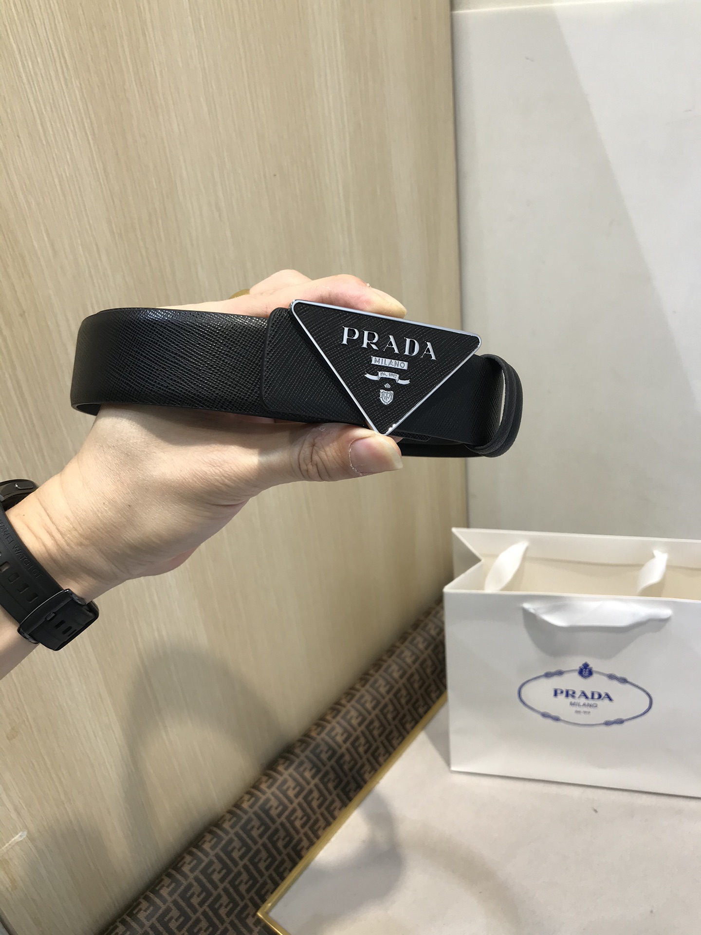 💯💯配送专柜包装 打孔针 特批 210宽35MM，支持NFC 原单双面进口头层牛皮带身，搭配原版经典三角