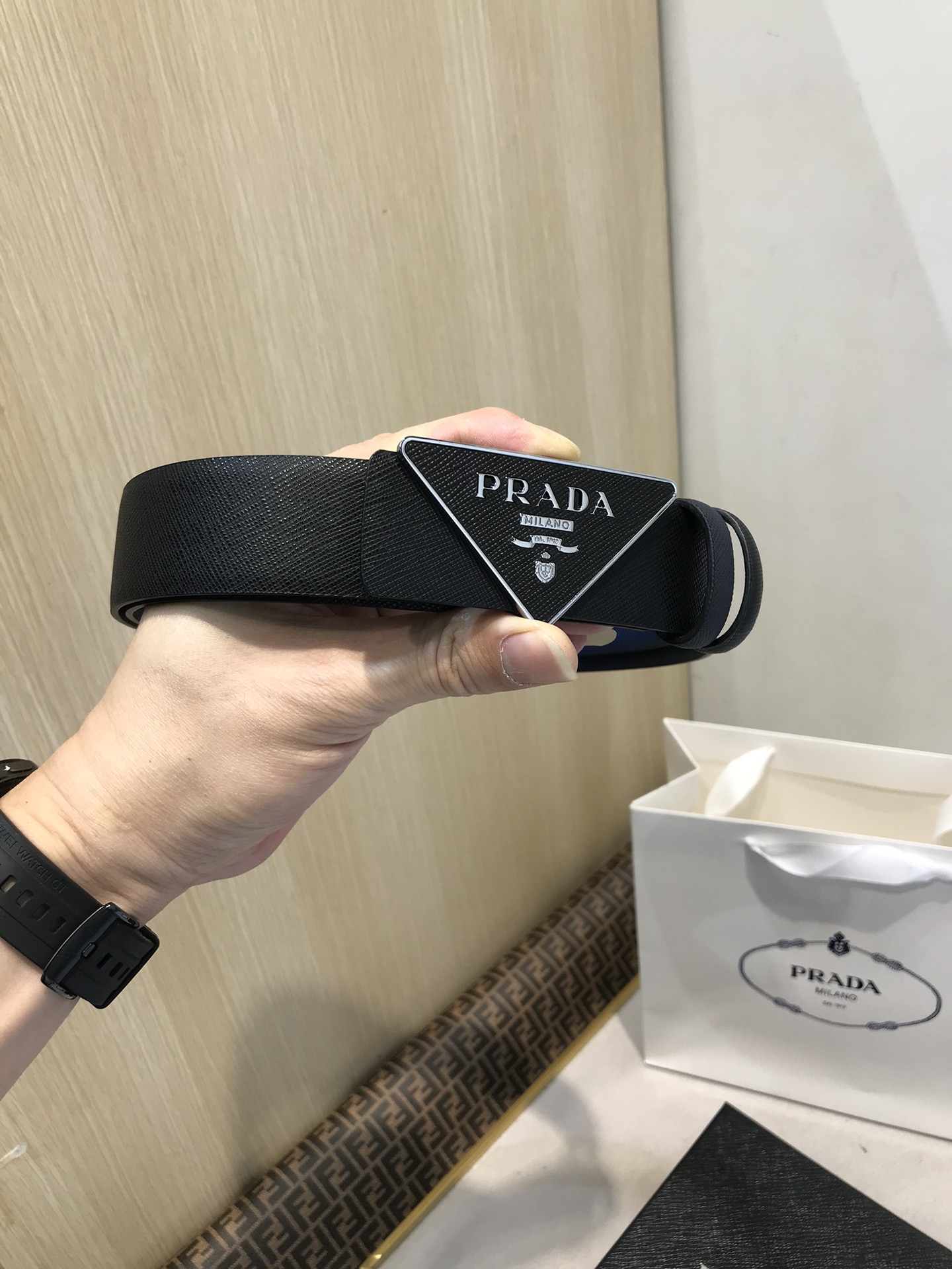💯💯配送专柜包装 打孔针 特批 210宽35MM，支持NFC 原单双面进口头层牛皮带身，搭配原版经典三角