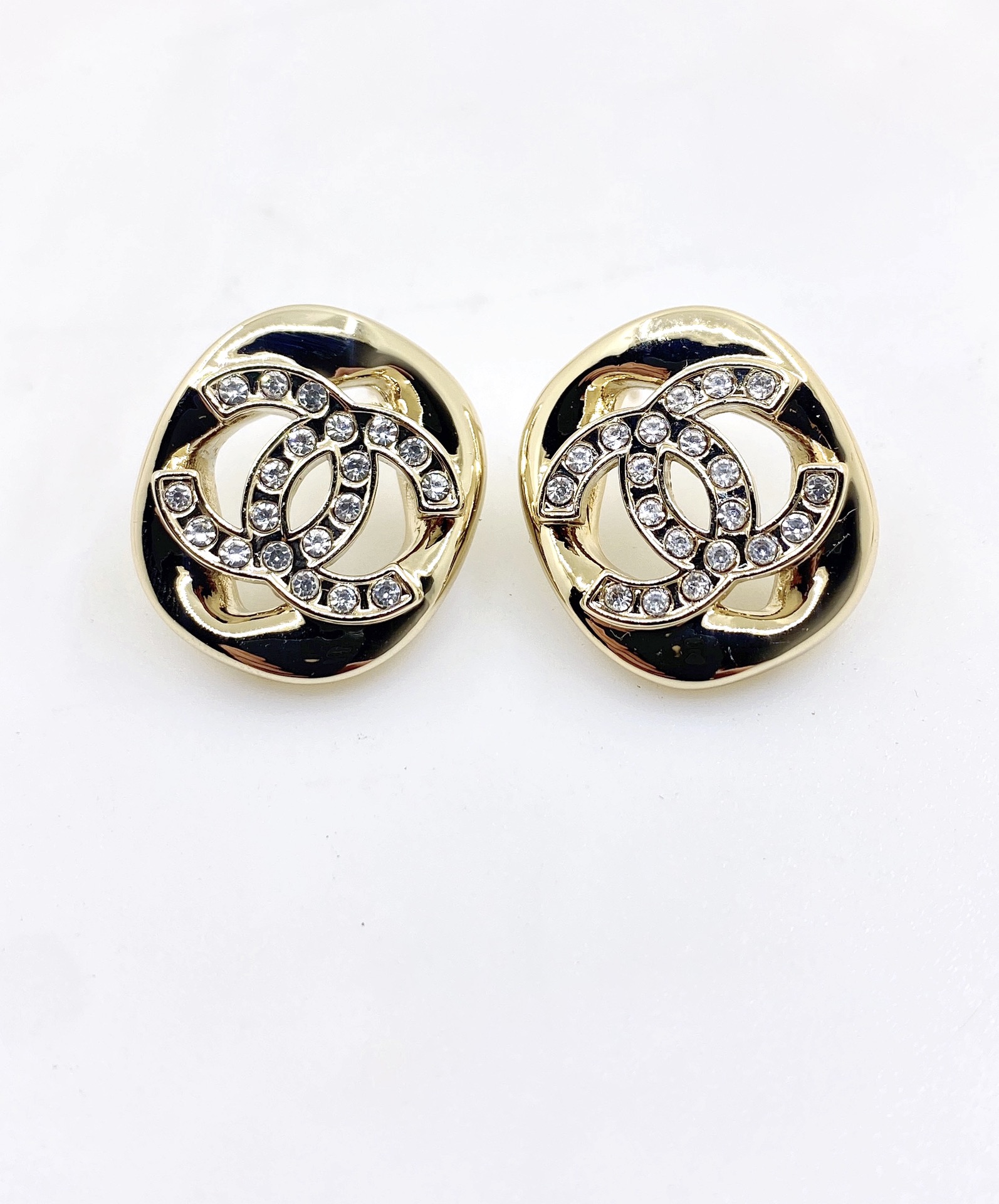 NO:111592,ch*nel latest light gold hollow square earrings] consistent ZP brass material, jewelry quality19860909ch*nel 最新款浅金镂空方形耳钉】一致ZP黄铜材质,饰品精品,Jewelry