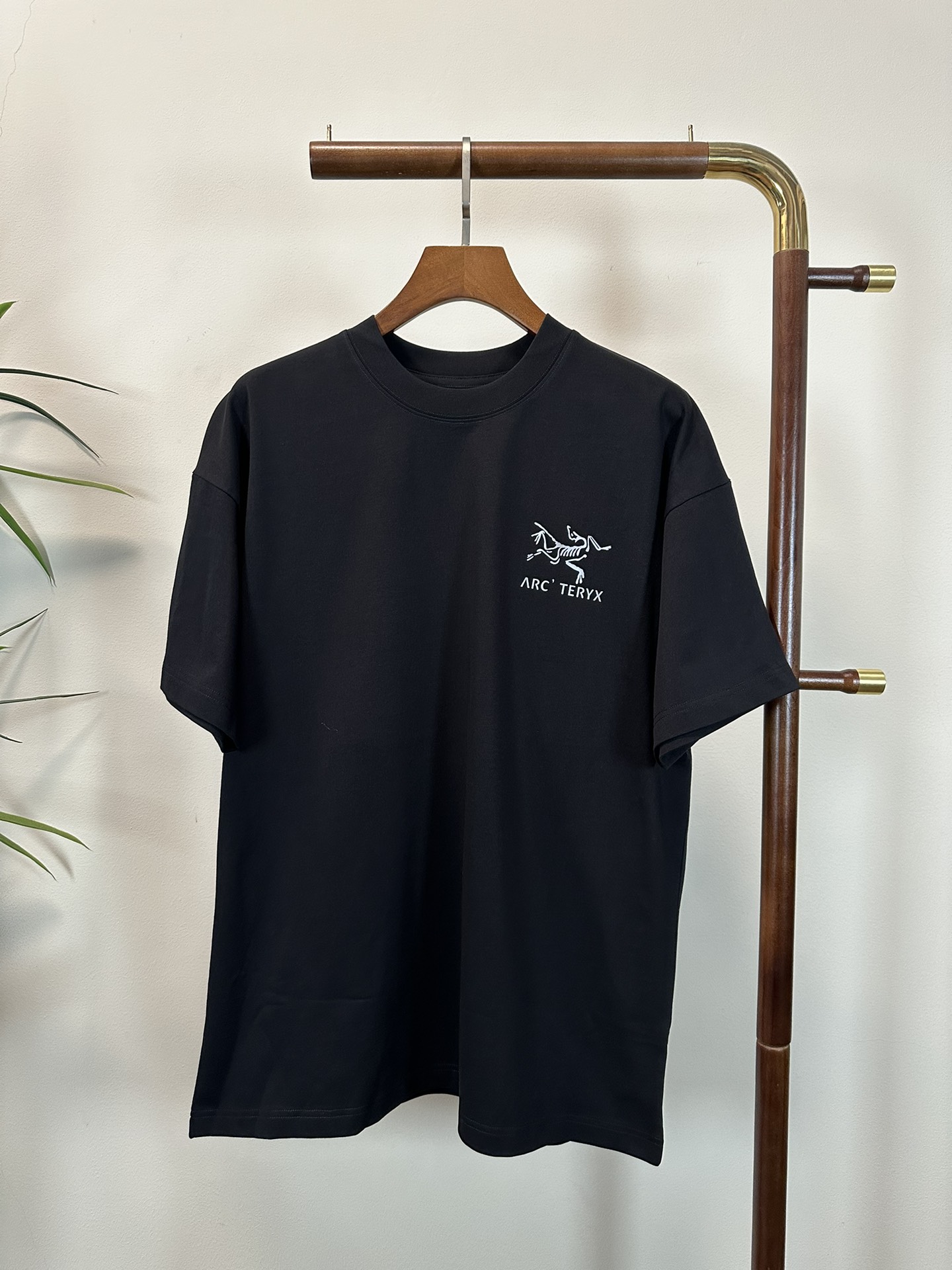 NO:153347,ARC Archaeopteryx 2025 new round neck short-sleeved T-shirt high-end version!  Customized fabrics for counters are breathable and comfortable, with impeccable details, and the brand element design concept reflects high quality. The feel is delicate and soft!  It is casually cut, with a great upper body style!  Code number M-3XL, arc'teryx, T-shirt,tees, t-shirt,alexander wang19860909ARC 始祖鸟 2025新款 圆领 短袖 T恤 高端版本！专柜定制面料 透气舒适度高,细节无可挑剔,品牌元素设计理念,体现高品质.手感细腻柔软！呈现休闲裁剪,上身版型超赞！ 码数M-3XL,arc'teryx,T-shirt,tees，t-shirt,alexander wang,Men's clothing