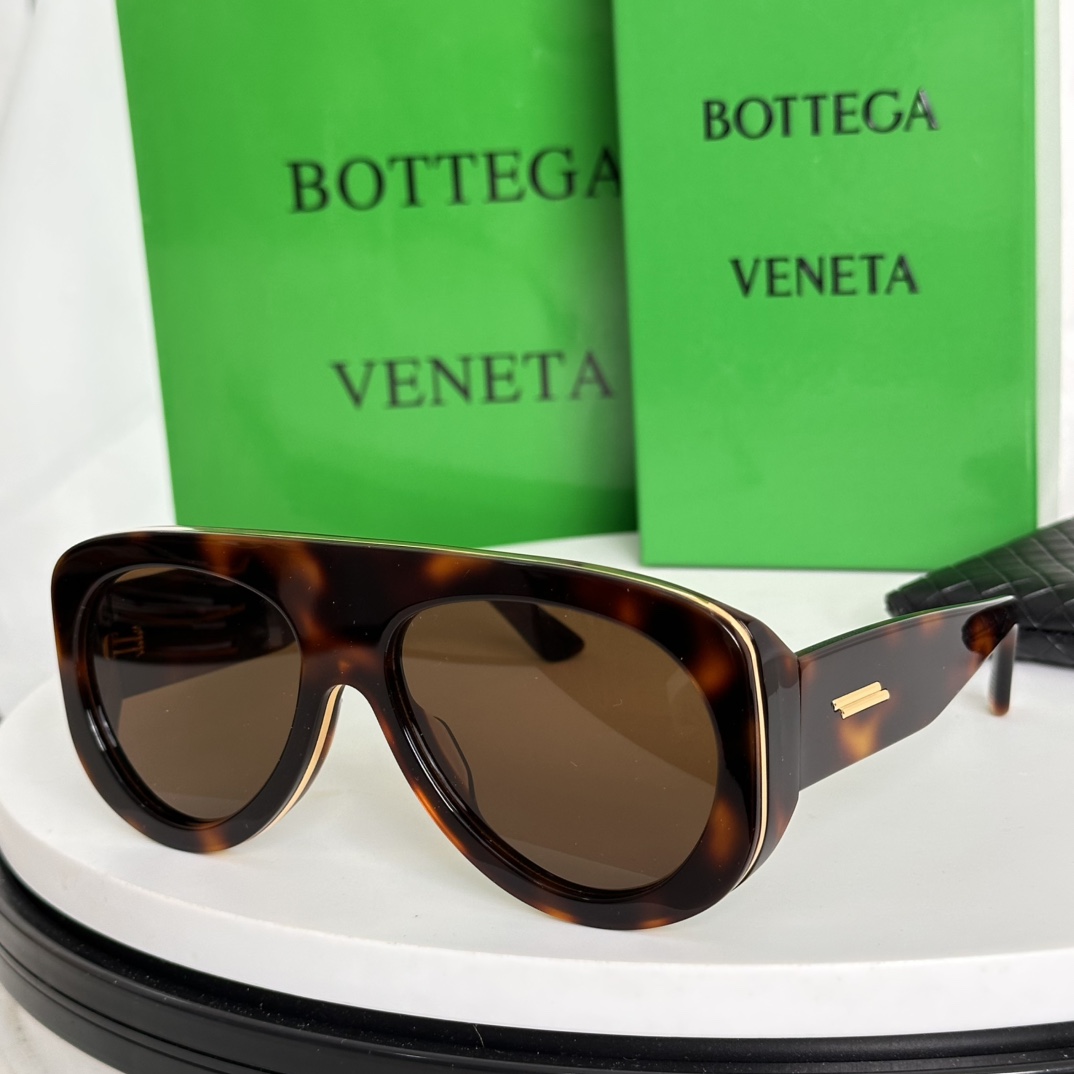  ‼️BOTTEGA VENETA宝缇嘉新季单品 时尚猫眼框  国际流行天后蕾哈娜（Rihanna）同款