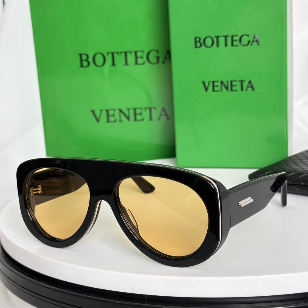  ‼️BOTTEGA VENETA宝缇嘉新季单品 时尚猫眼框  国际流行天后蕾哈娜（Rihanna）同款