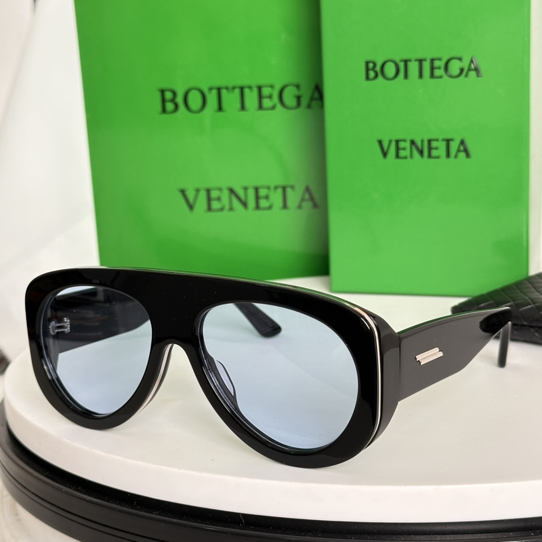  ‼️BOTTEGA VENETA宝缇嘉新季单品 时尚猫眼框  国际流行天后蕾哈娜（Rihanna）同款