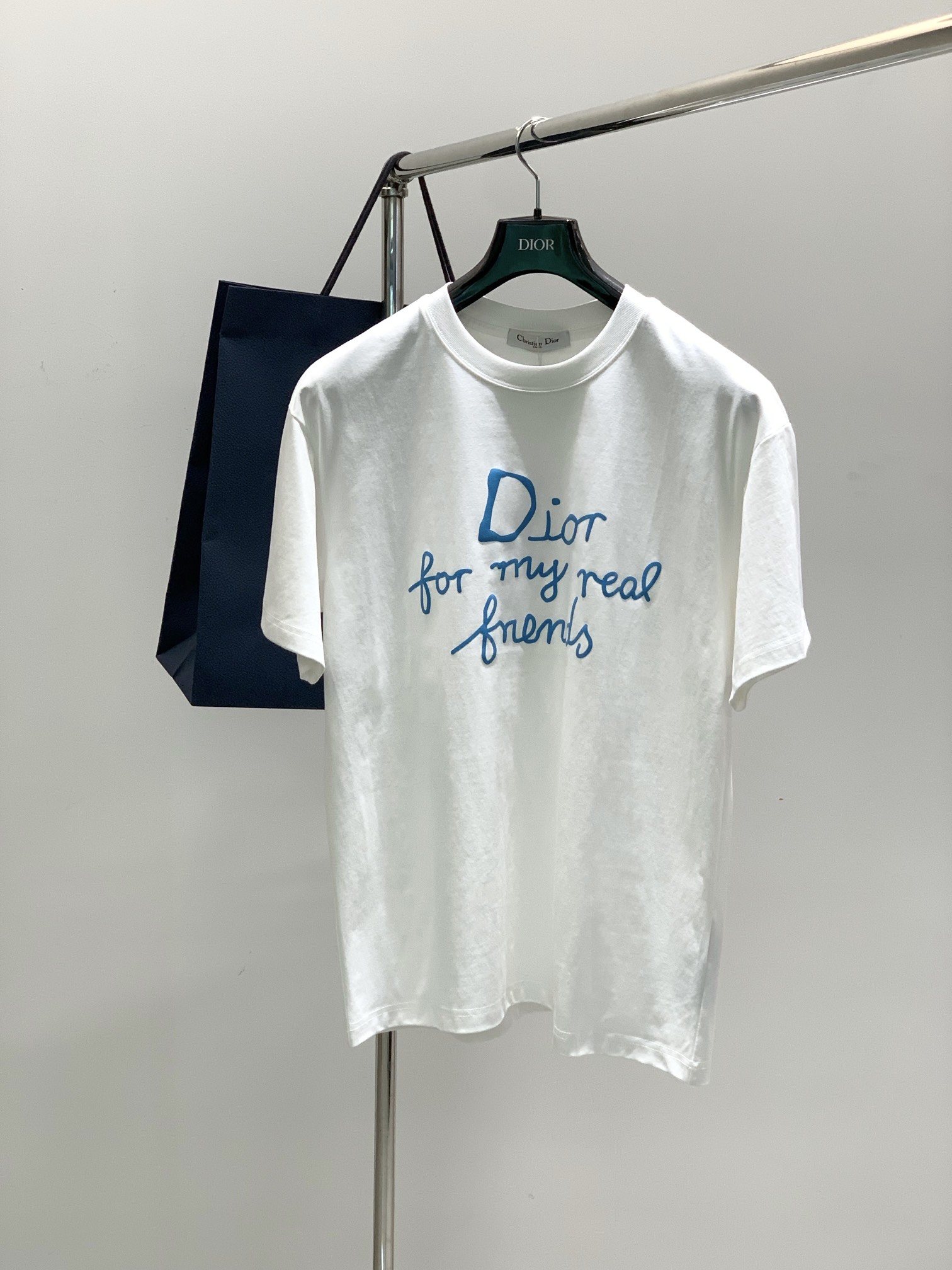 NO:141008,,Dior Dior, new summer products, available at the same time for counters, simple and fashionable casual round neck short-sleeved T-shirt, original imported fabric, comfortable and breathable, top-grade printing craft letter pattern logo, extremely high-end, unique design, fashionable and handsome on the upper body!  2 colors recommended, code number S-2Xl, dior, dior, T-shirt, tees, t-shirt, alexander wang19860909,Dior 迪奥, 夏季新品,专柜同步有售,简约时尚休闲圆领短袖T恤,原版进口面料,舒适透气,顶级印花工艺字母图案logo,档次极高,独特设计,上身时尚帅气！2色推荐,码数S-2Xl,,dior,dior,T-shirt,tees，t-shirt,alexander wang,Men's clothing