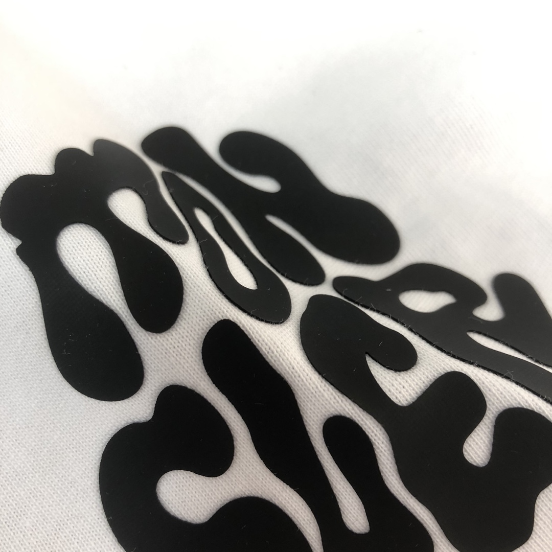 P85
MON*CLER 蒙口  2025春夏最新款短袖T恤，男女同款👫定制专属纯棉面料，定制原版工艺螺纹，胸前定制硅胶logo标点缀！简约大方，从容百搭，档次极高，完美融入时尚还有风情感一款完美符合外穿的顶尖时髦气质款！整体给人浑然天成的感觉！极致的重工极致的完美！追求高品质的粉丝们请自行抢购👏👏
颜色：黑色 白色 宝蓝色 浅灰色 深灰色 咖色 红色  天蓝色
尺码：S M L XL （下单请报身高体重！）