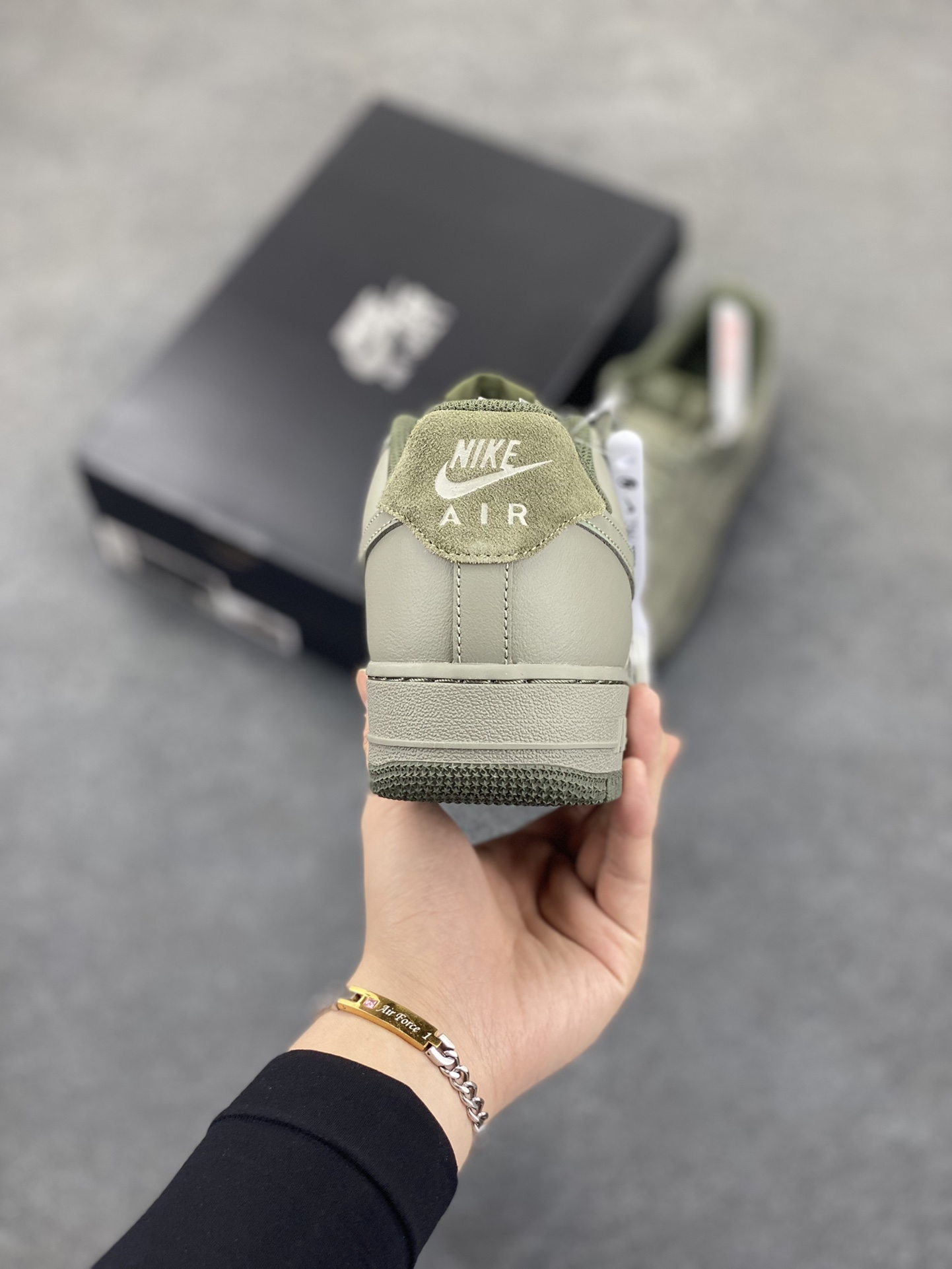 图片[4]-HY版本💯 Air Force 1\’ 07 浅军绿小勾 原楦头原纸板 打造纯正空军版型 专注外贸渠道 全掌内置蜂窝气垫 #原盒配件 原厂中底钢印、拉帮完美 货号：HM9483-300 尺码：36 36.5 37.5 38 38.5 39 40 40.5 41 42 42.5 43 44 44.5 45 46-选品中心