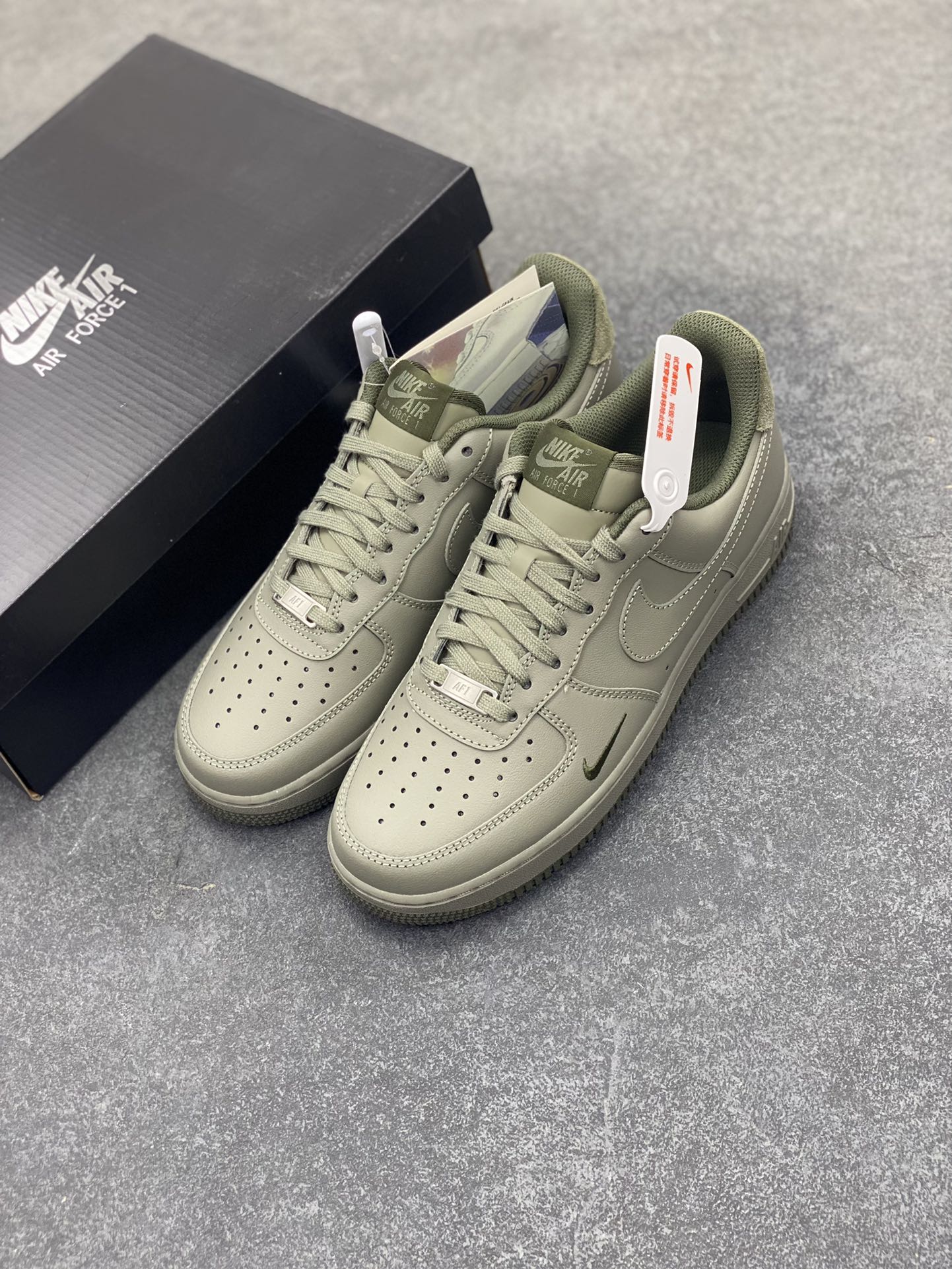 图片[8]-HY版本💯 Air Force 1\’ 07 浅军绿小勾 原楦头原纸板 打造纯正空军版型 专注外贸渠道 全掌内置蜂窝气垫 #原盒配件 原厂中底钢印、拉帮完美 货号：HM9483-300 尺码：36 36.5 37.5 38 38.5 39 40 40.5 41 42 42.5 43 44 44.5 45 46-选品中心